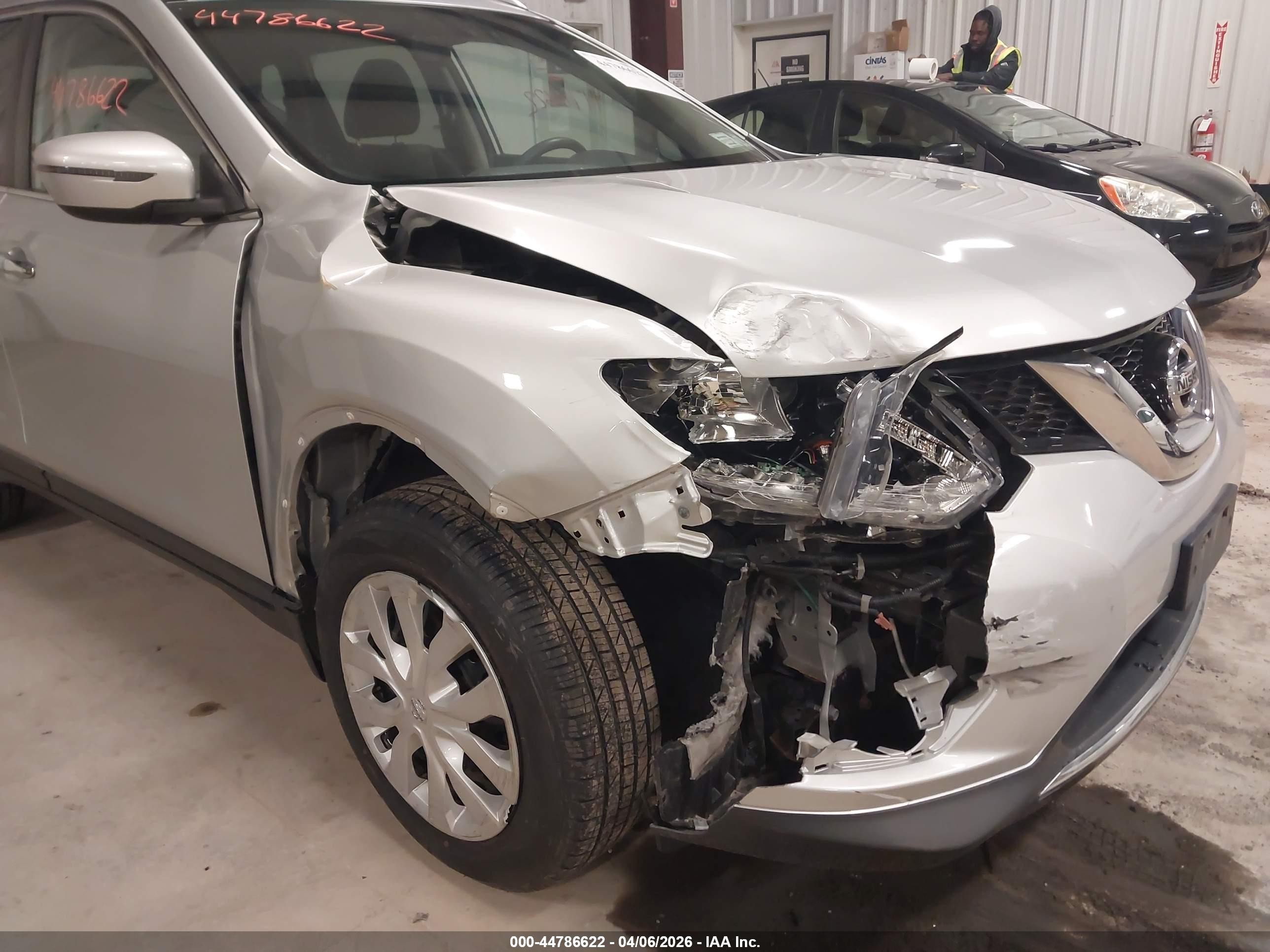 2016 Nissan Rogue S Silver vin: JN8AT2MV1GW153091
