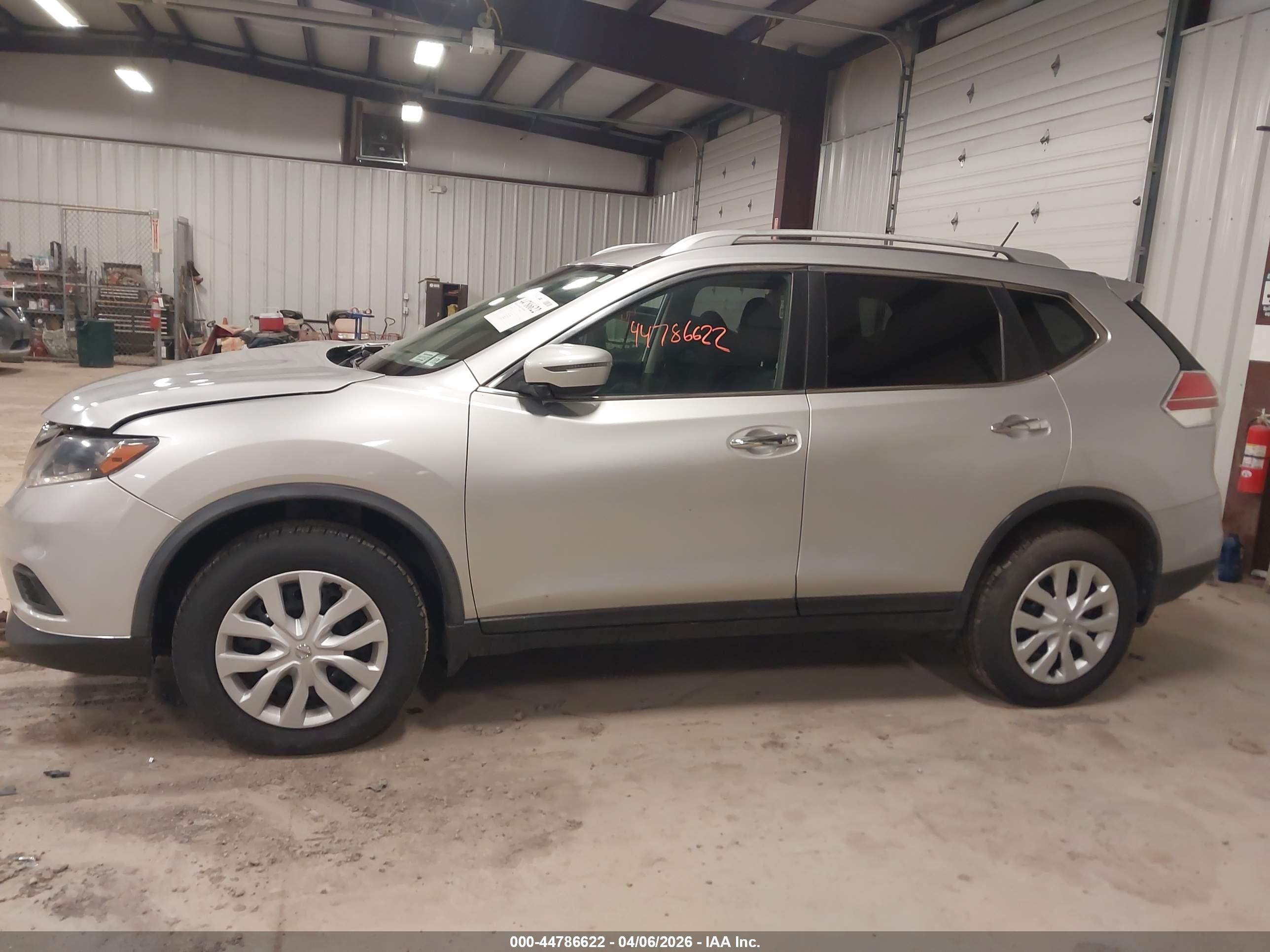 2016 Nissan Rogue S Silver vin: JN8AT2MV1GW153091