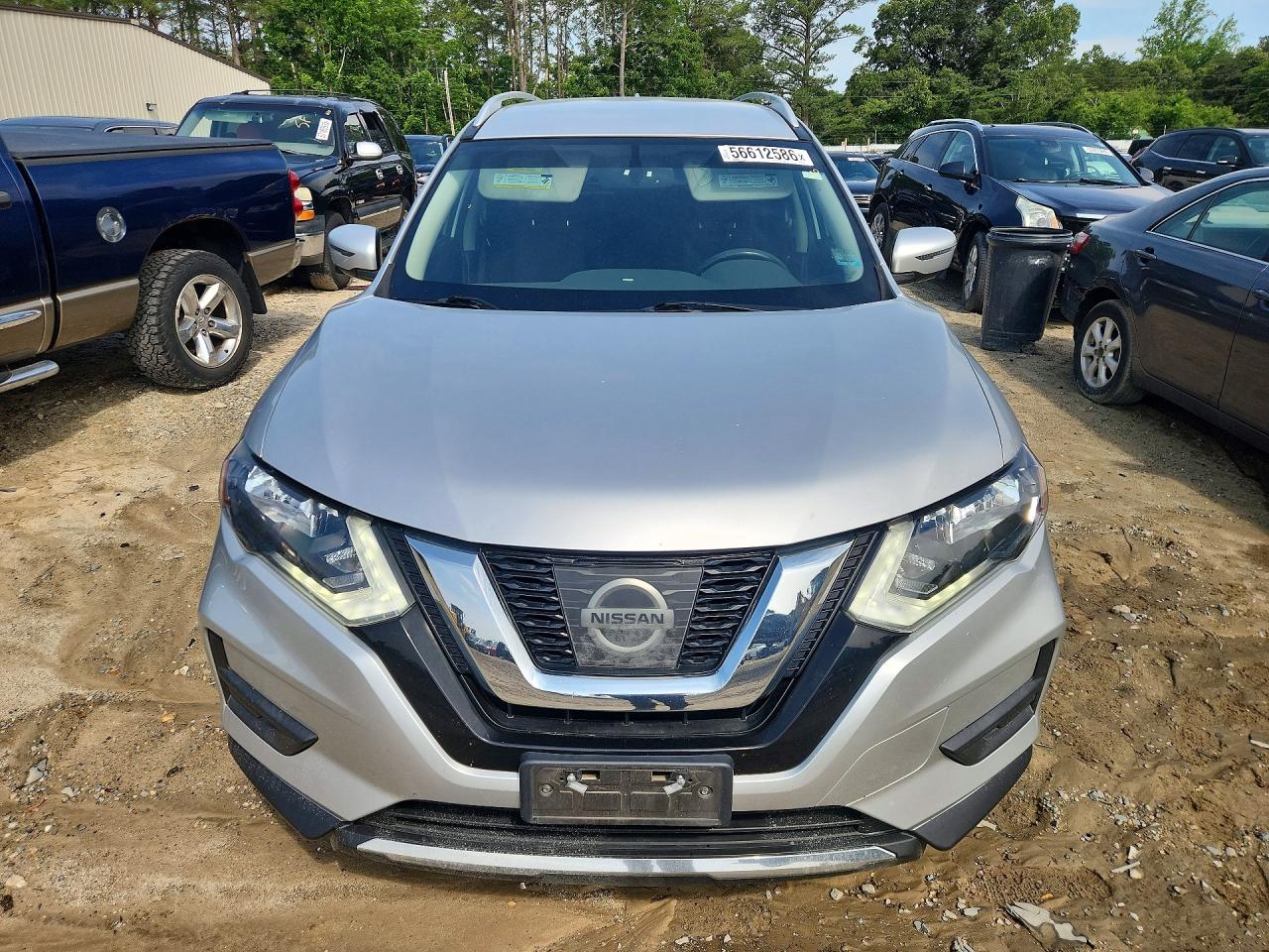2017 Nissan Rogue Silver vin: JN8AT2MV2HW028344
