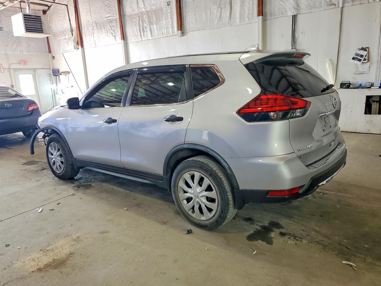 2017 Nissan Rogue S Серебряный vin: JN8AT2MV2HW276190