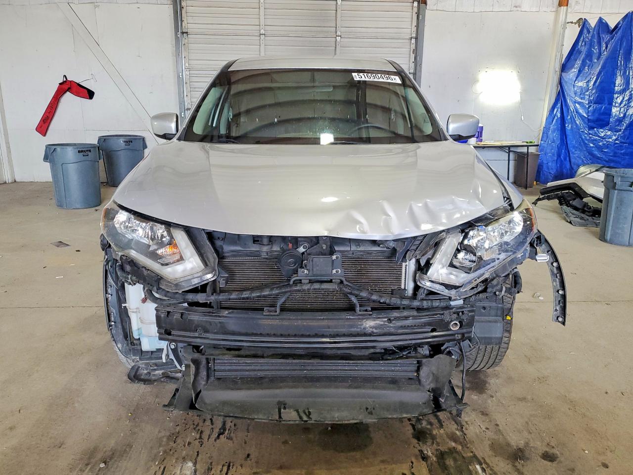 2017 Nissan Rogue S Серебряный vin: JN8AT2MV2HW276190