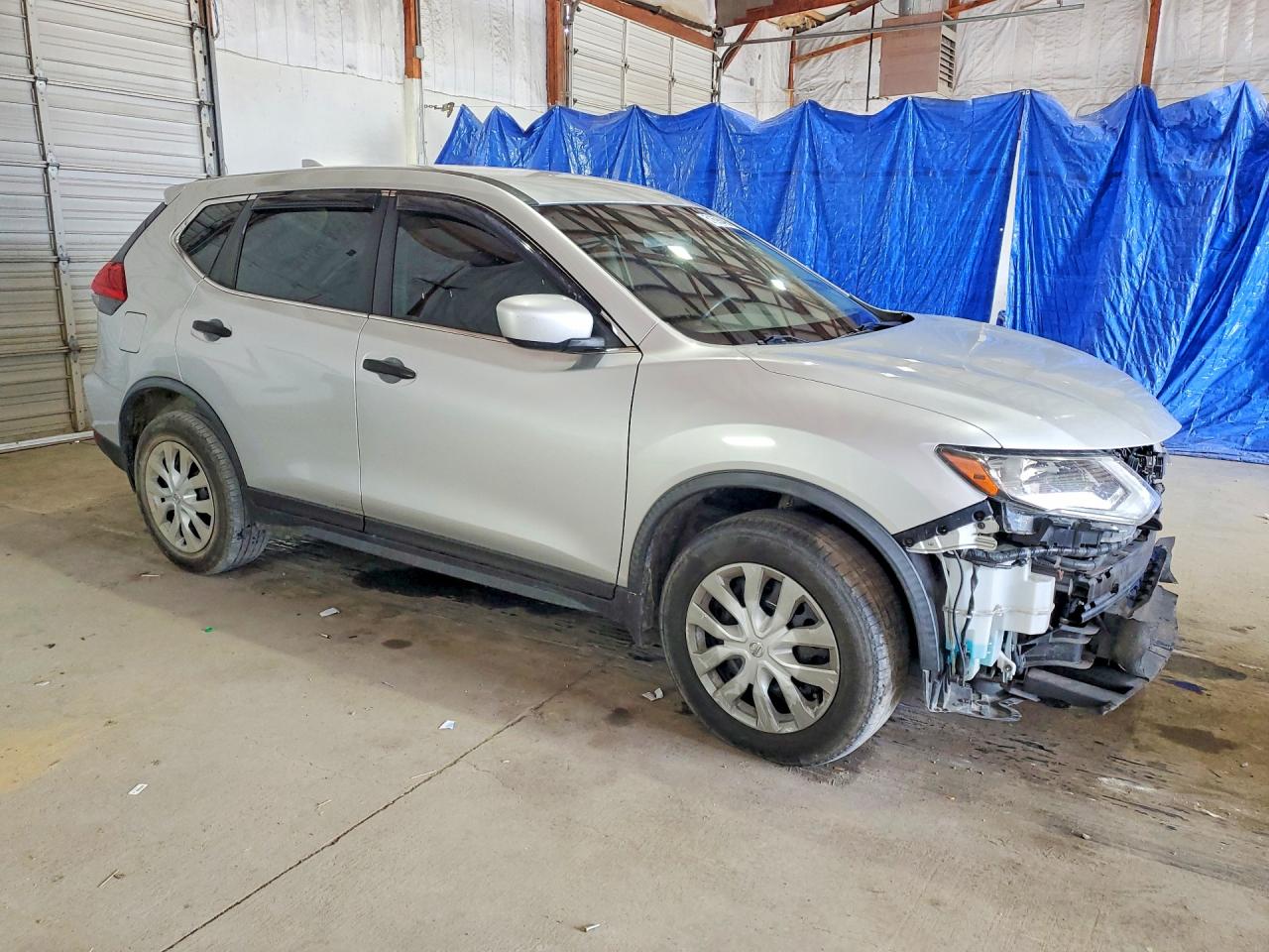 2017 Nissan Rogue S Серебряный vin: JN8AT2MV2HW276190