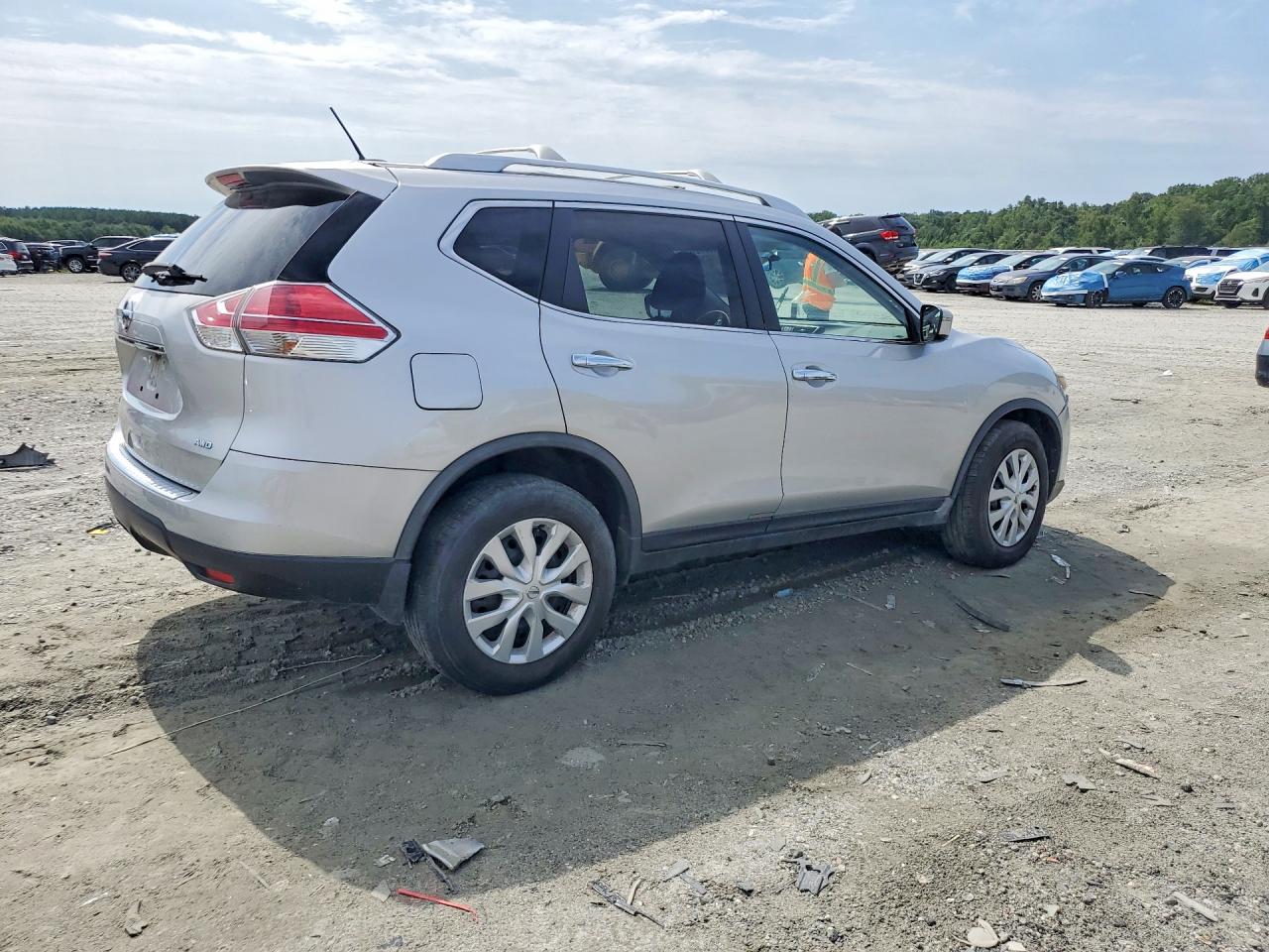 2016 Nissan Rogue S Silver vin: JN8AT2MV3GW131965