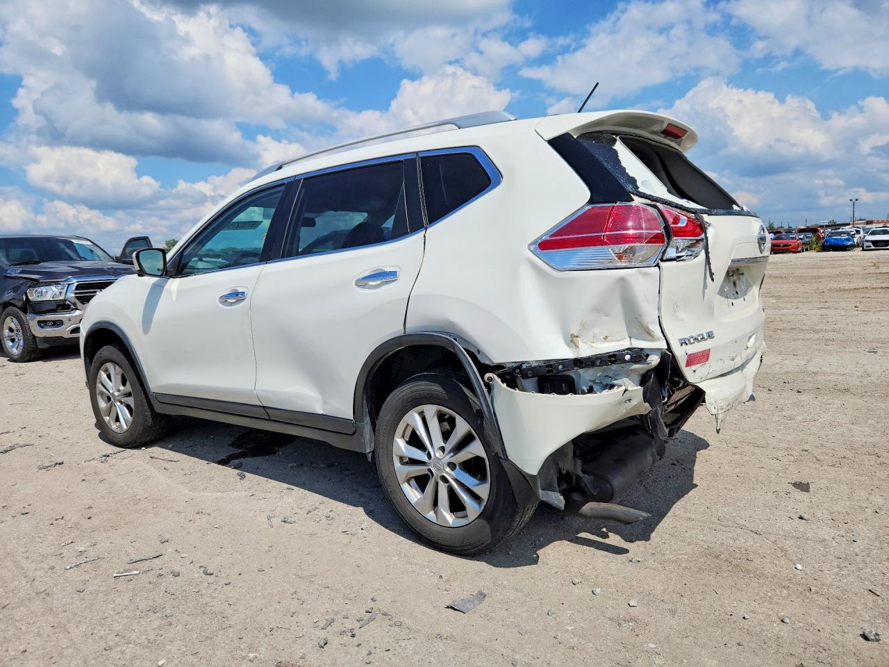 2016 Nissan Rogue Sv Белый vin: JN8AT2MV3GW140293