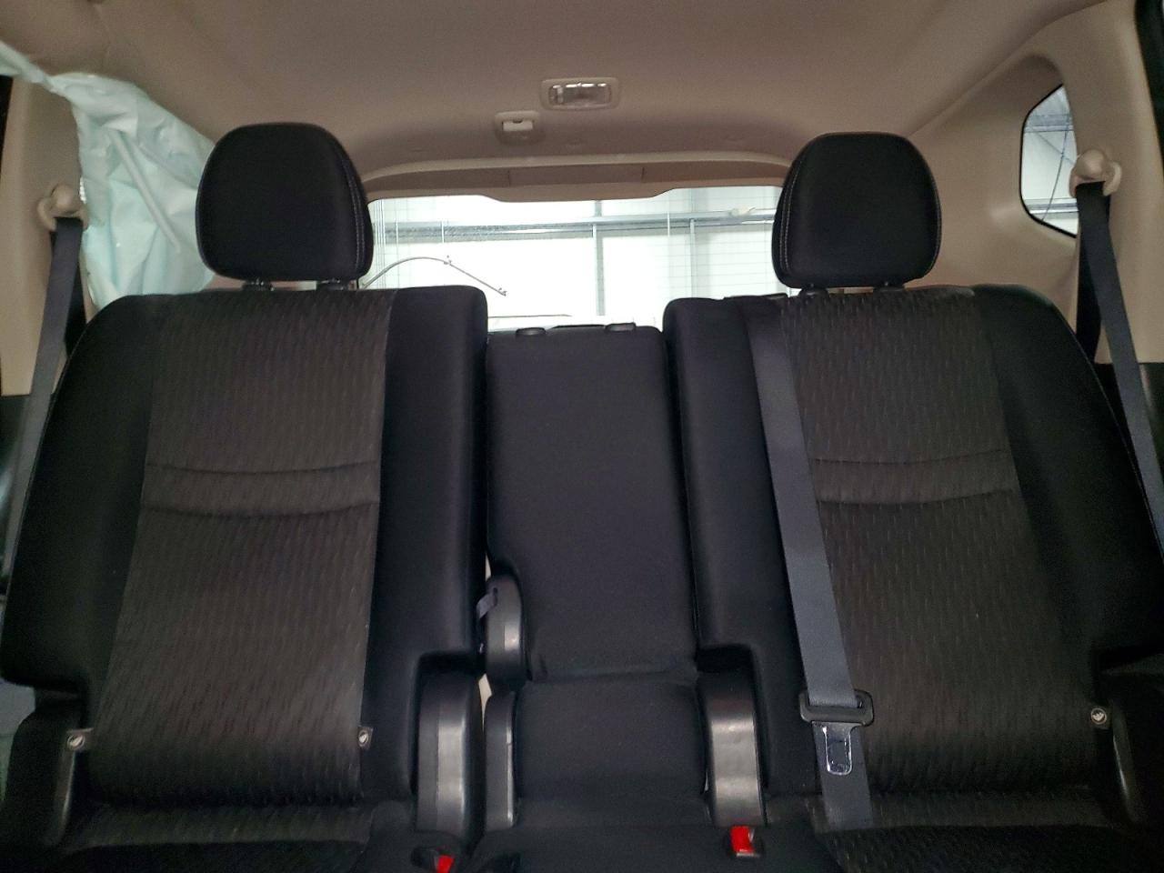 2017 Nissan Rogue S Серебряный vin: JN8AT2MV5HW250506