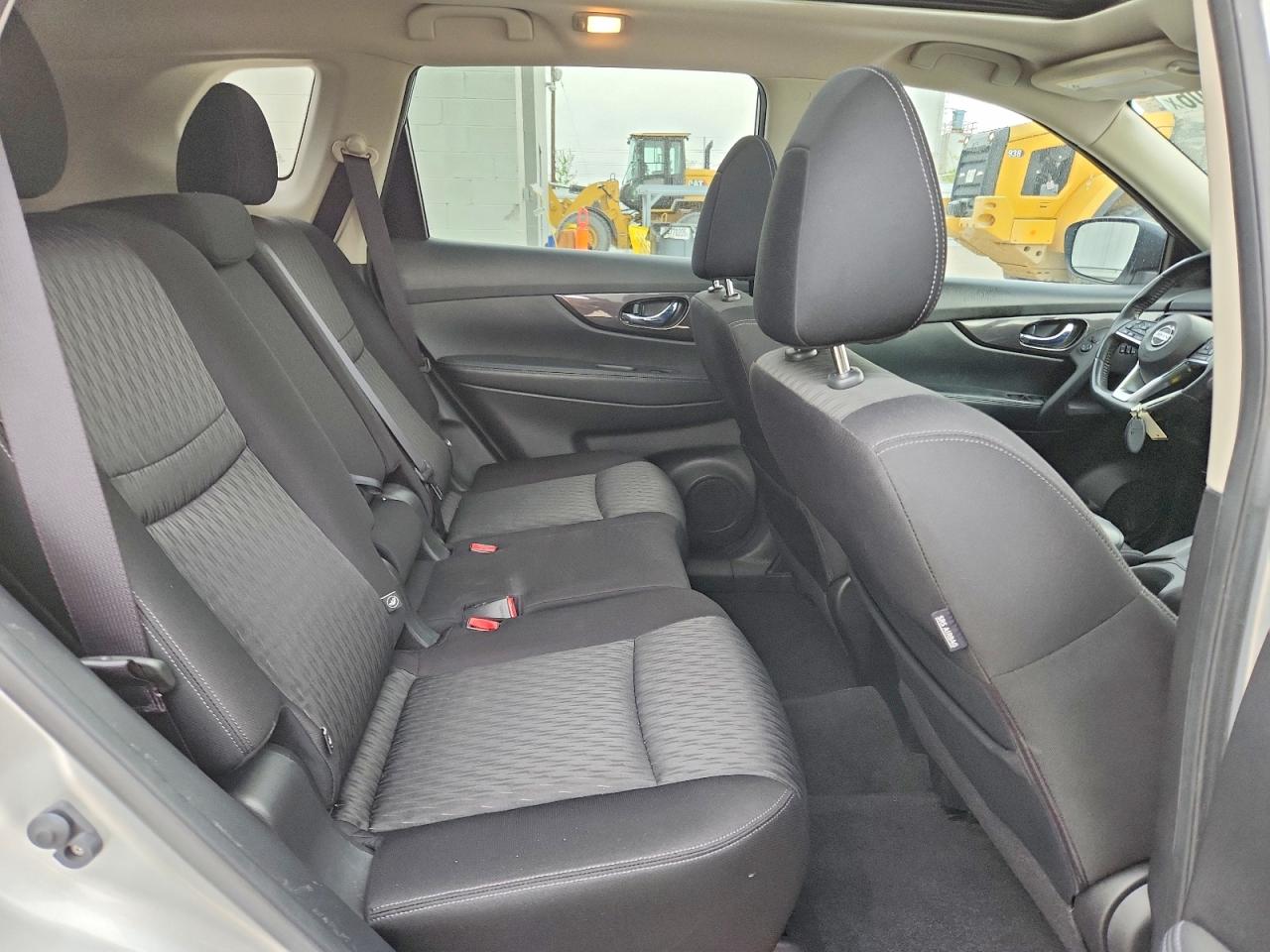 2019 Nissan Rogue Sv Silver vin: JN8AT2MV6KW386604