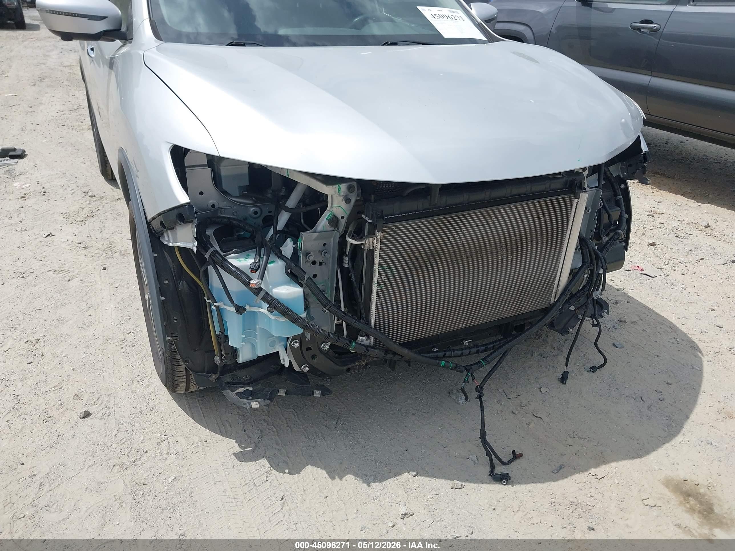 2019 Nissan Rogue Sv Silver vin: JN8AT2MV8KW380772