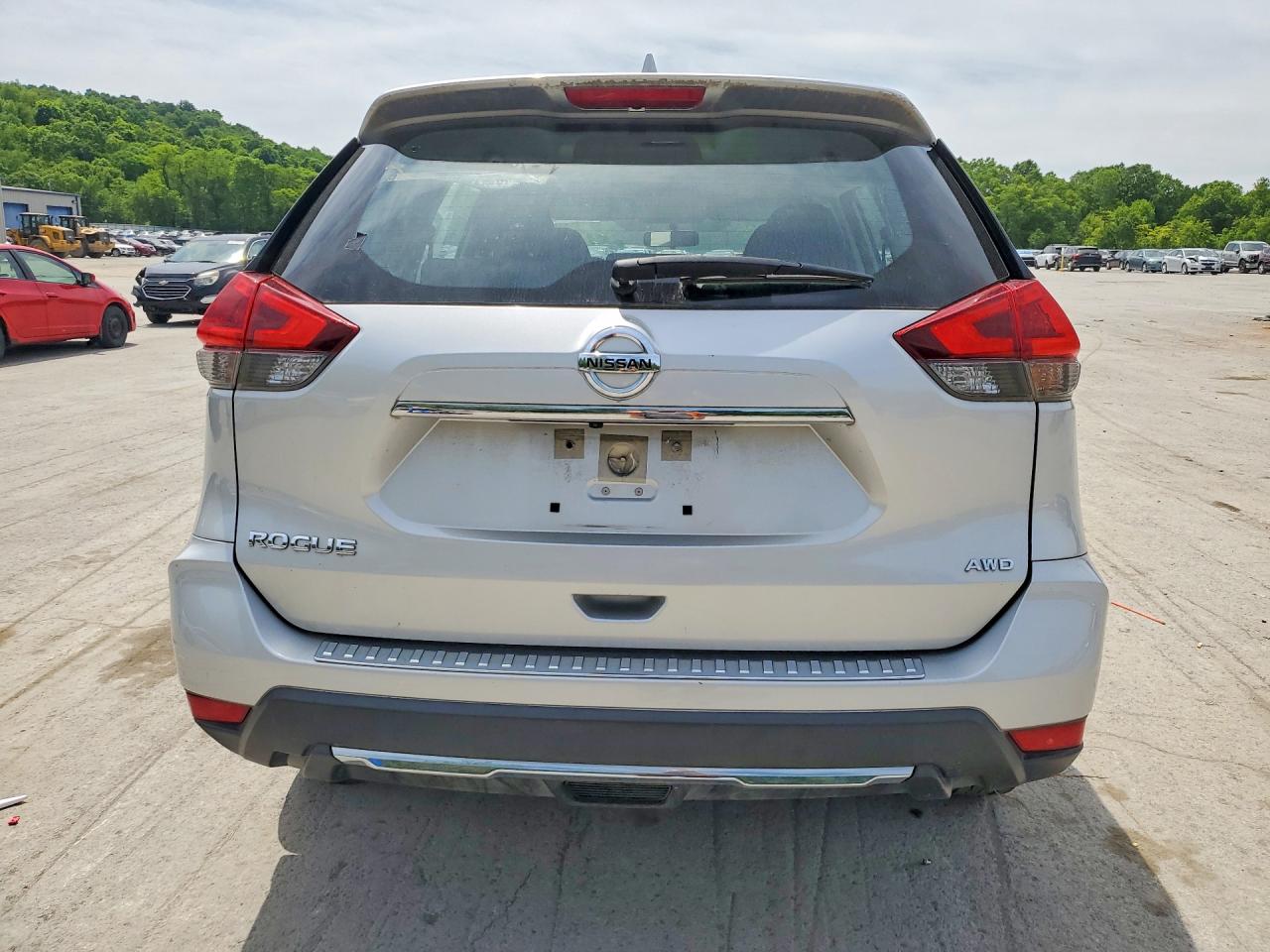 2018 Nissan Rogue S Серебряный vin: JN8AT2MVXJW315260