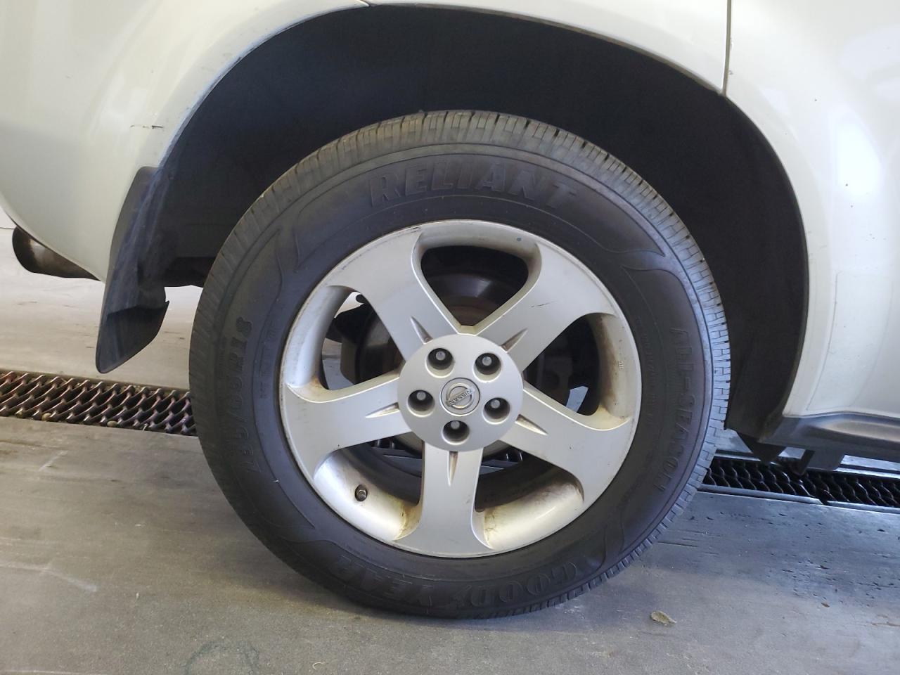 2004 Nissan Murano Sl White vin: JN8AZ08W84W343410 Damage: Right Rear Wheel, Curb Rash, > 12 Inches