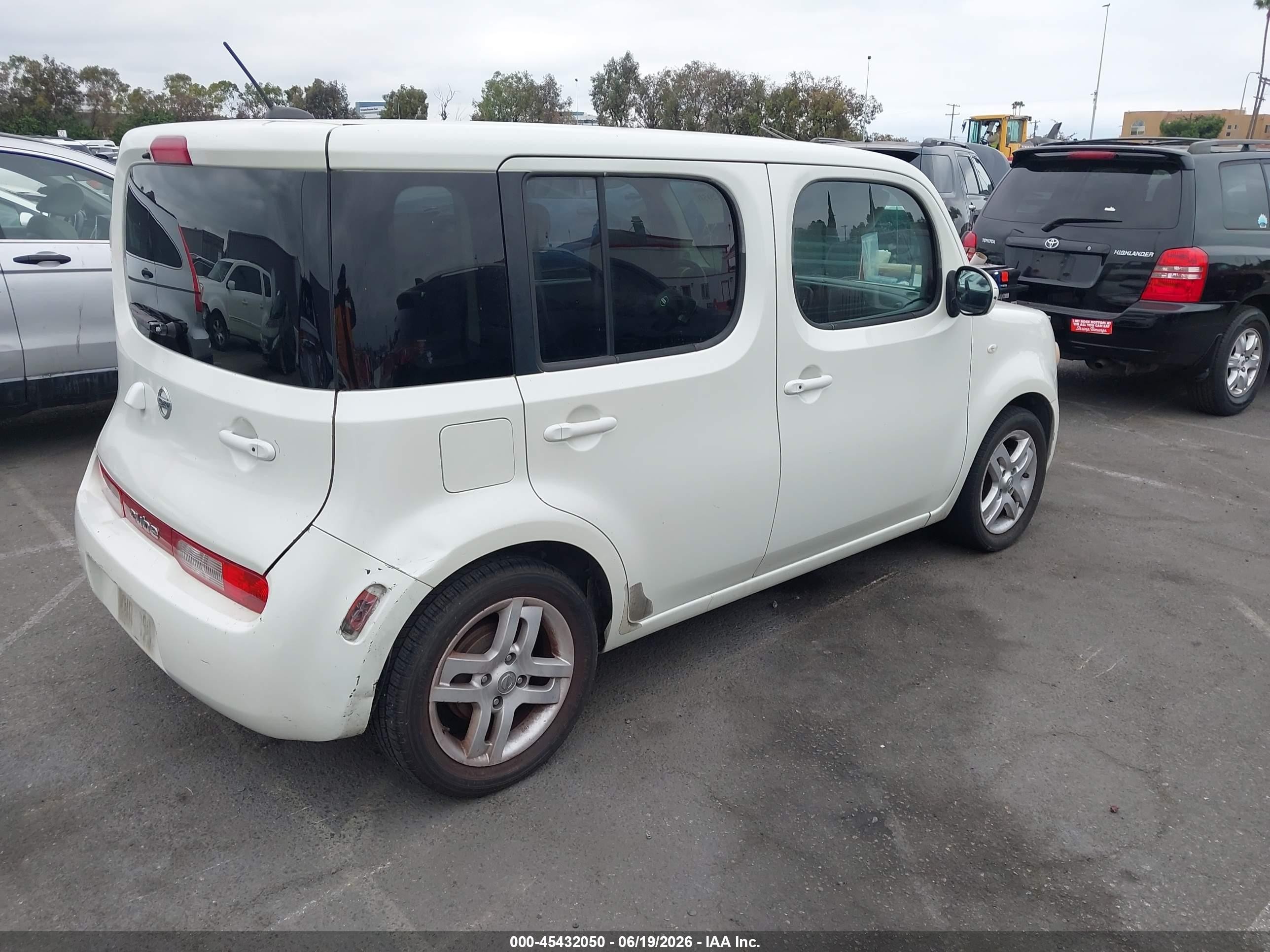 2010 Nissan Cube 1.8sl Белый vin: JN8AZ2KR1AT169773