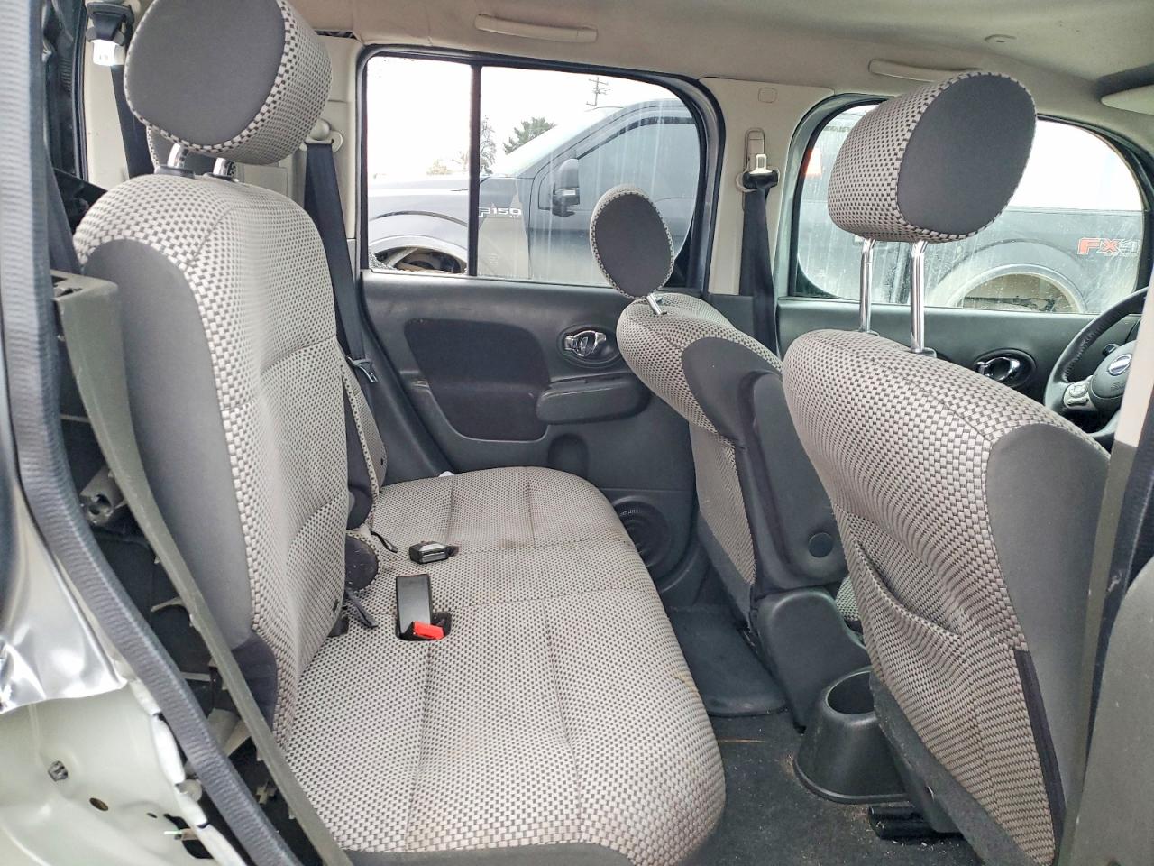 2010 Nissan Cube Silver vin: JN8AZ2KR3AT154885