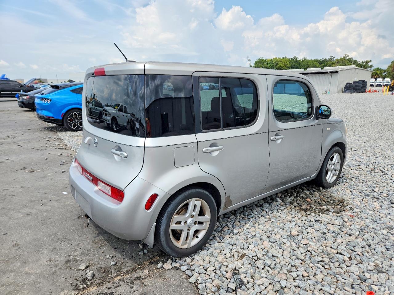 2010 Nissan Cube 1.8 Silver vin: JN8AZ2KR5AT165614