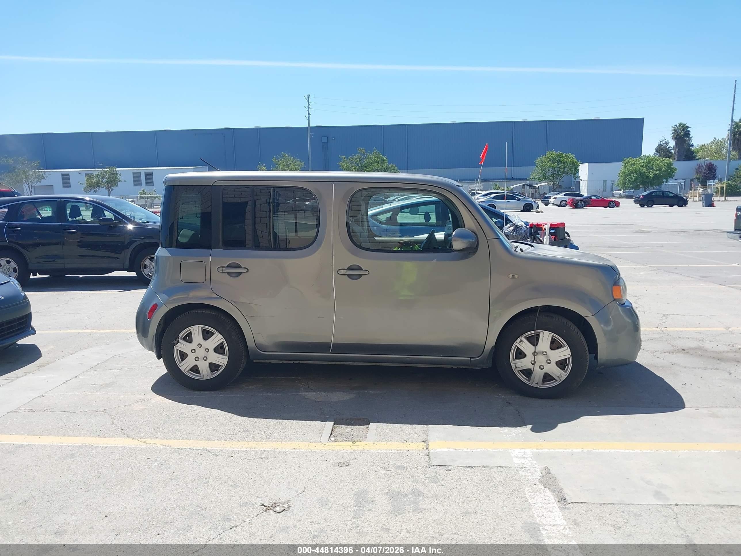 2010 Nissan Cube 1.8s Gray vin: JN8AZ2KR8AT154087