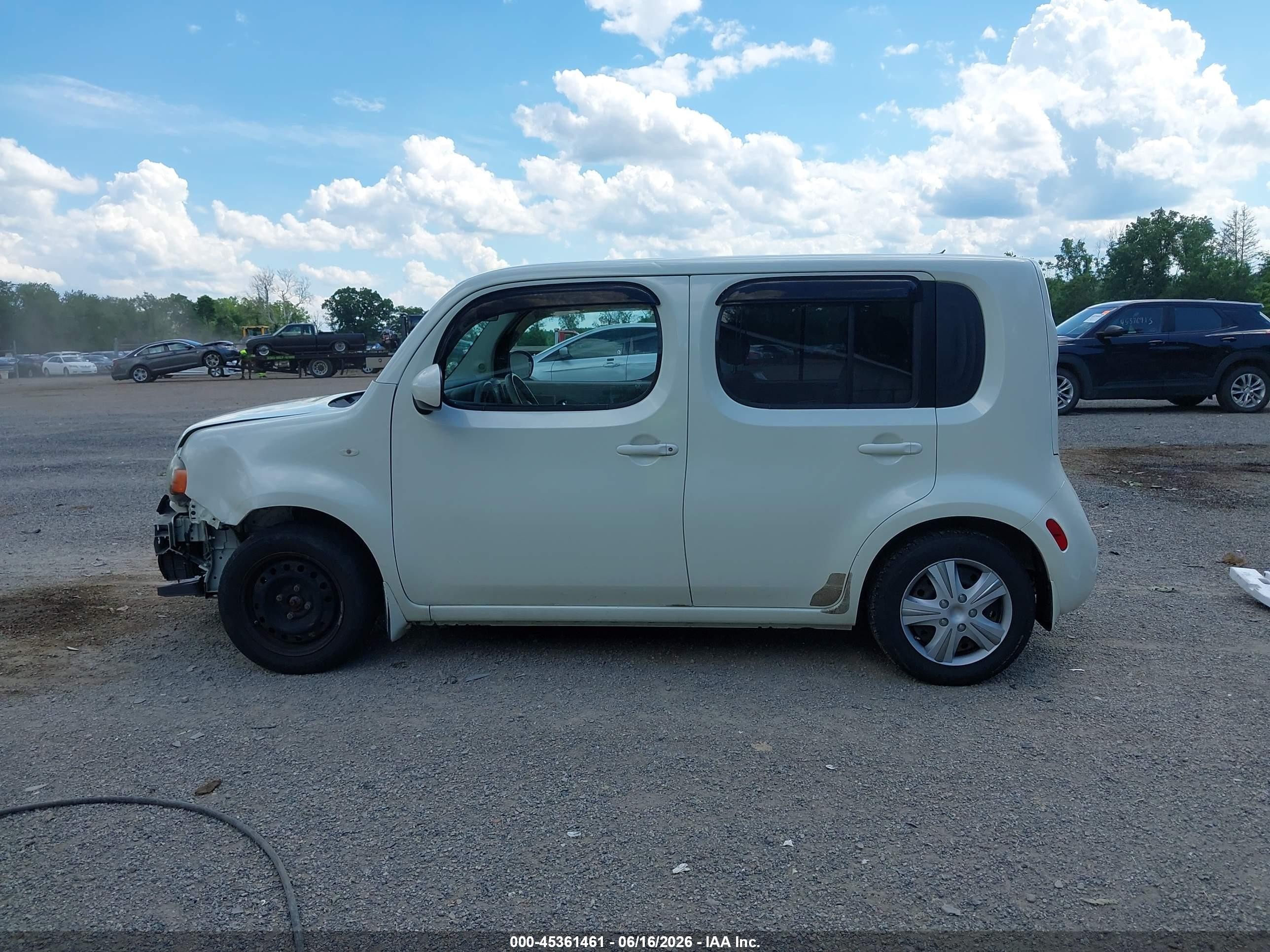 2011 Nissan Cube 1.8s White vin: JN8AZ2KR9BT213438