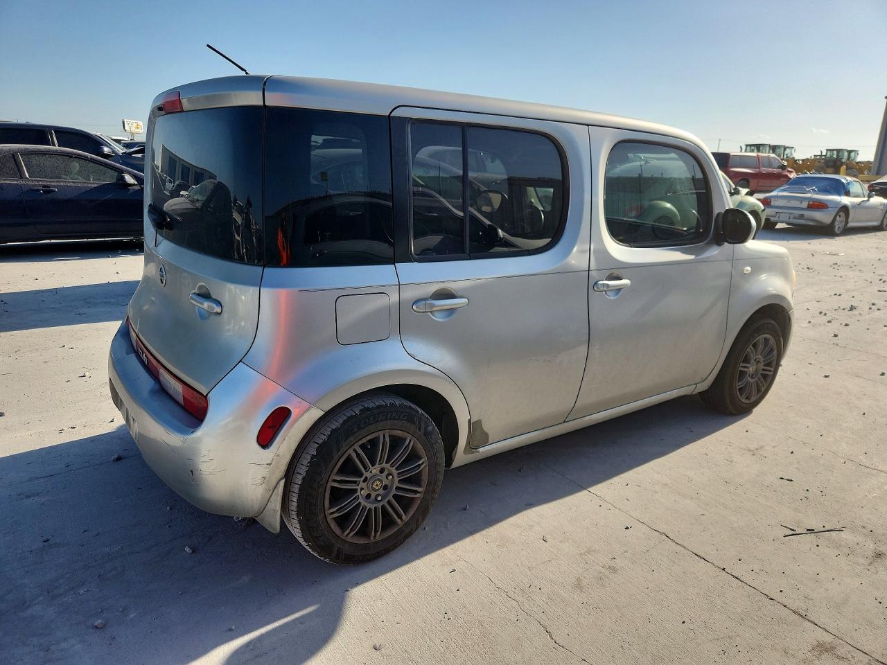 2010 Nissan Cube 1.8 Silver vin: JN8AZ2KRXAT168041