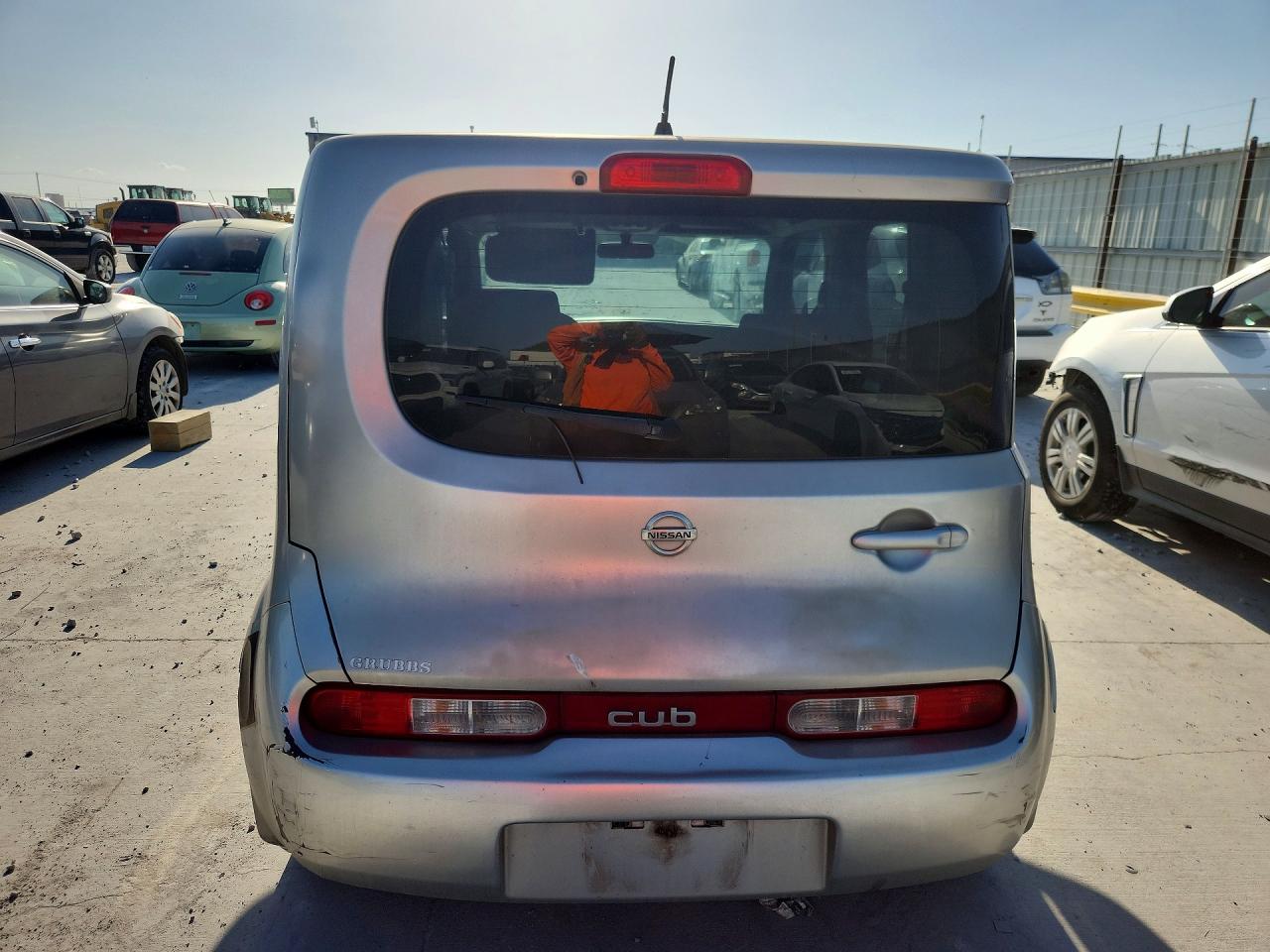 2010 Nissan Cube 1.8 Silver vin: JN8AZ2KRXAT168041