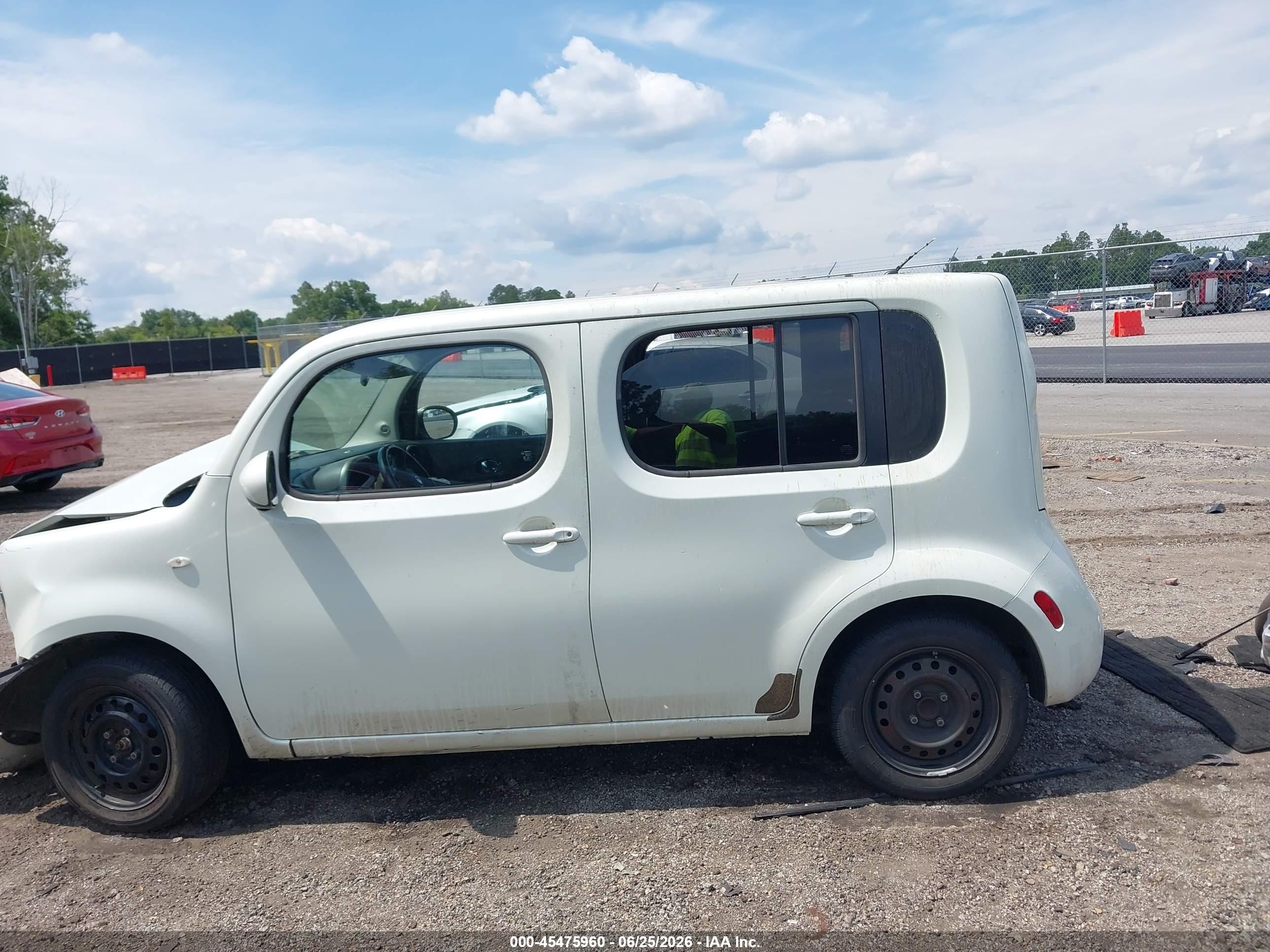 2011 Nissan Cube 1.8s White vin: JN8AZ2KRXBT205221
