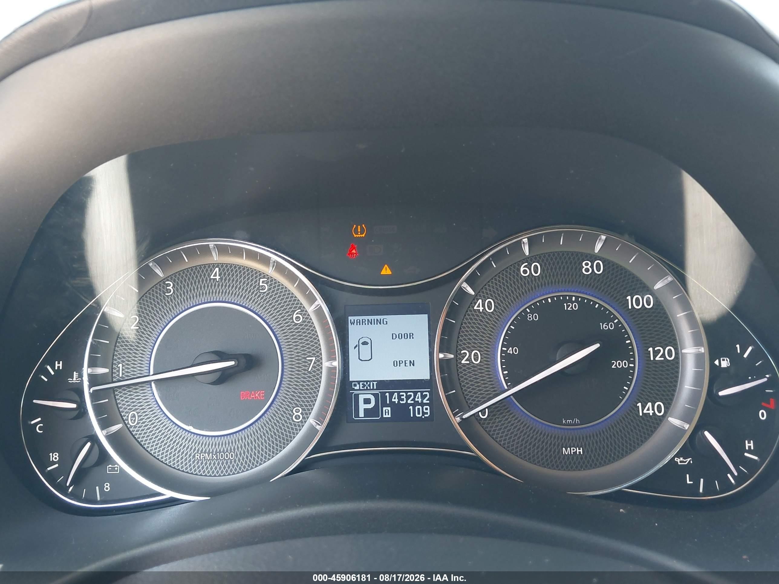 2011 Infiniti Qx56   Серебряный vin: JN8AZ2NC0B9302111