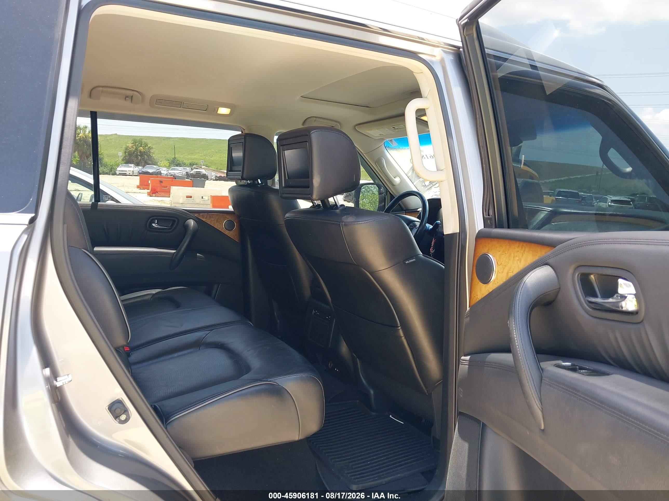 2011 Infiniti Qx56   Серебряный vin: JN8AZ2NC0B9302111