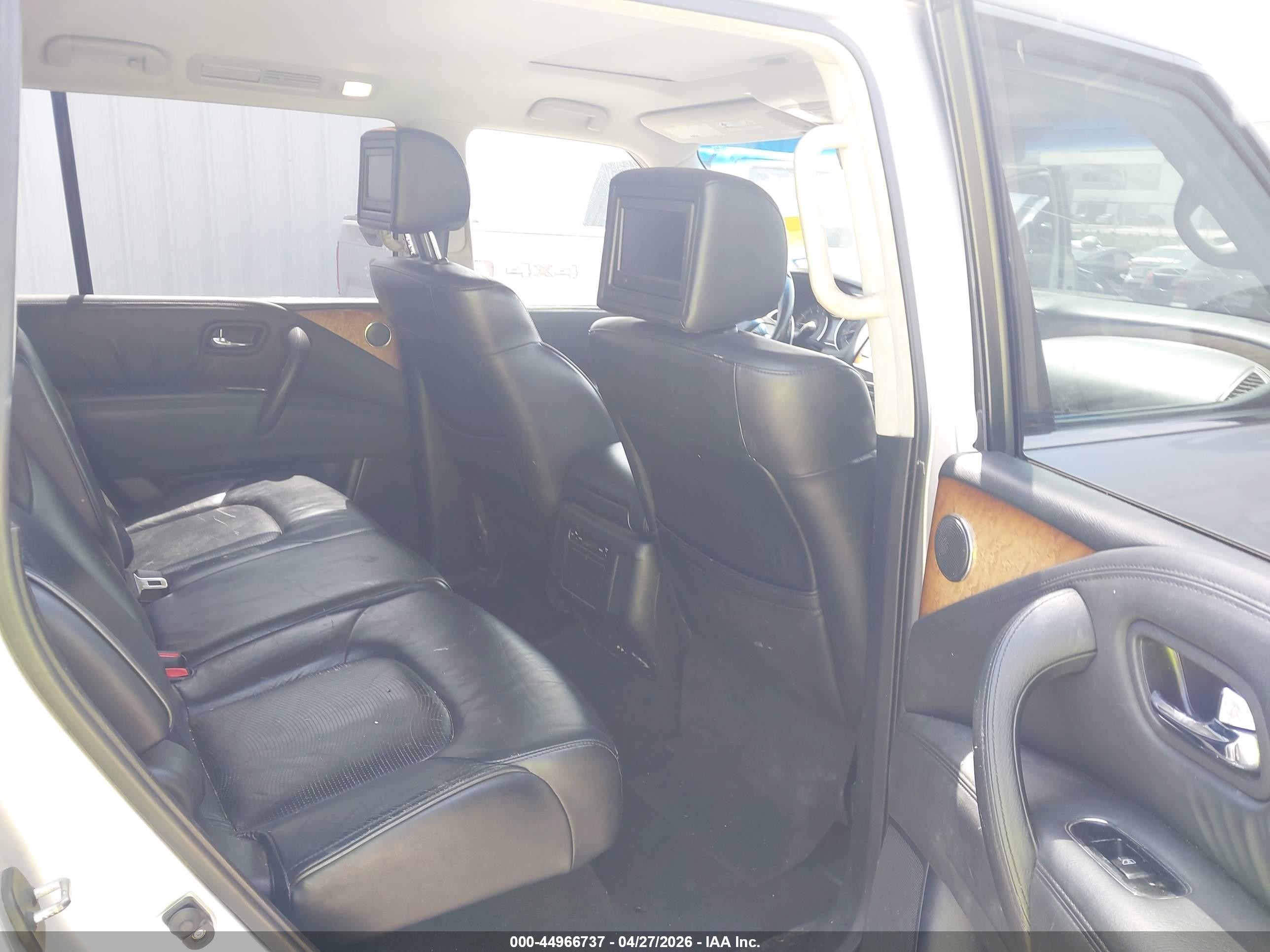 2011 Infiniti Qx56   Silver vin: JN8AZ2NC2B9301090