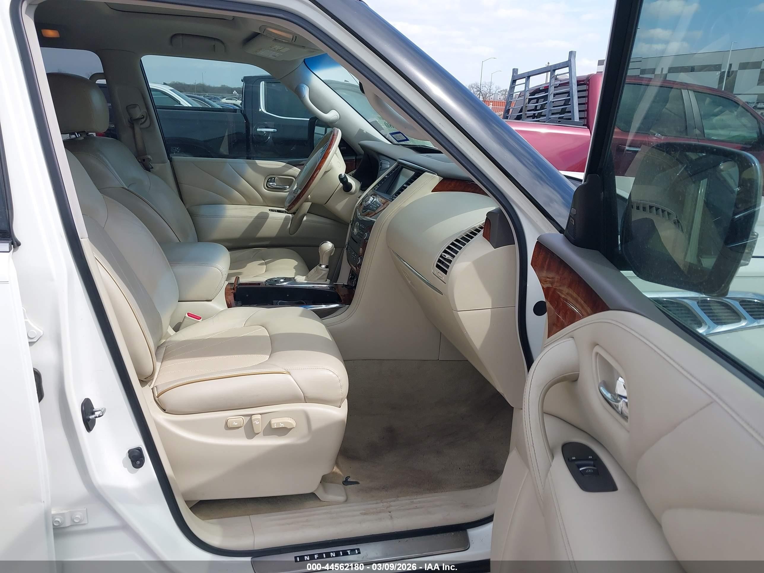 2015 Infiniti Qx80   White vin: JN8AZ2ND9F9770269