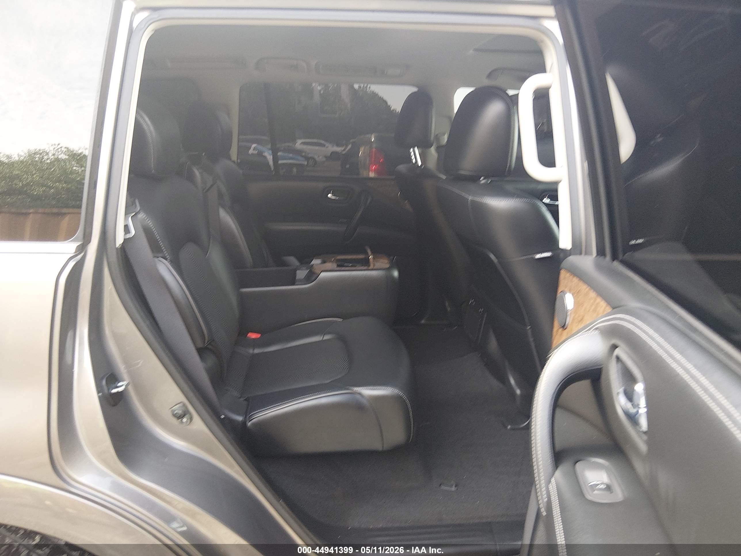 2017 Infiniti Qx80   Коричневый vin: JN8AZ2NE1H9158403