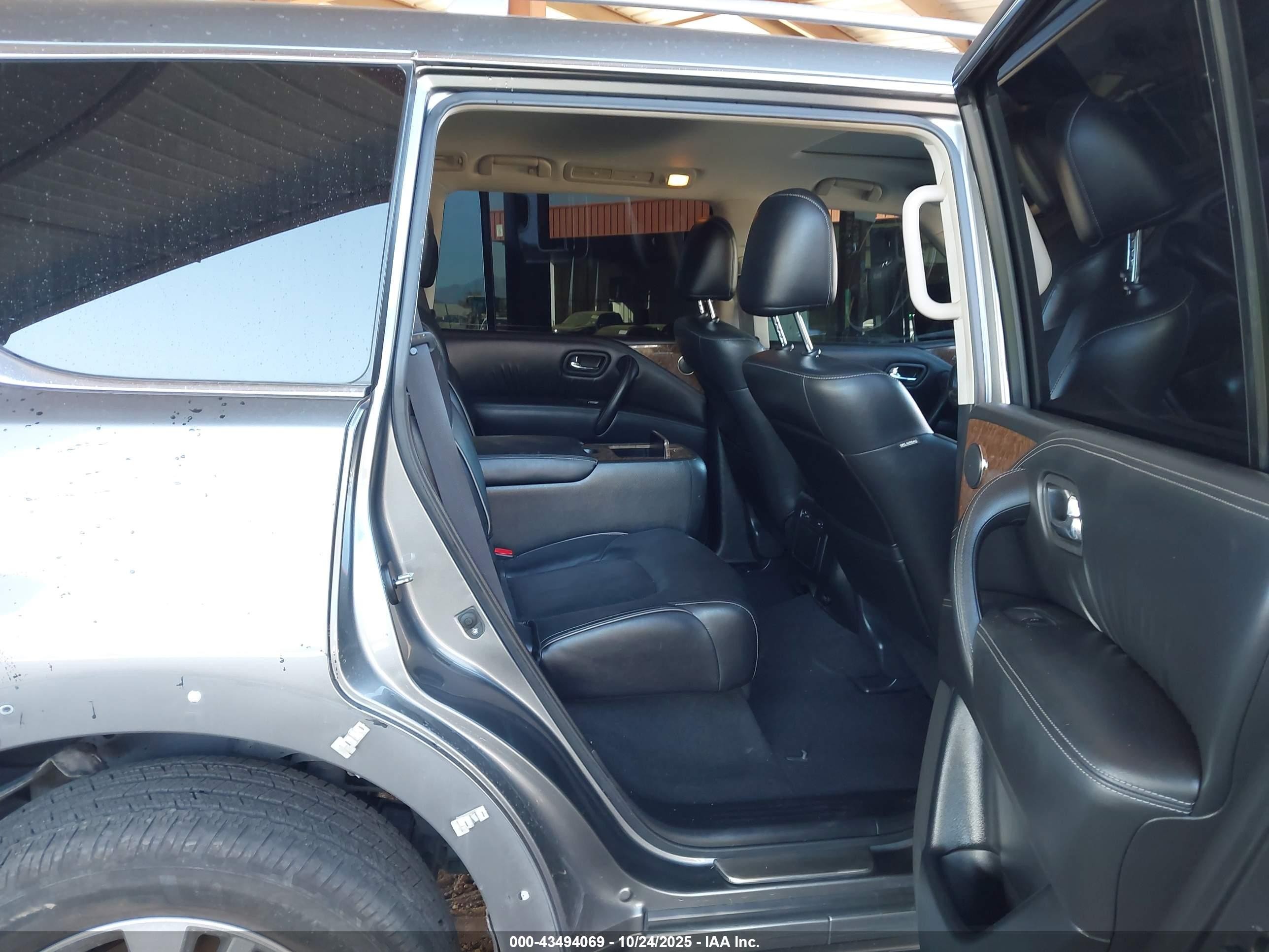 2017 Infiniti Qx80   Серый vin: JN8AZ2NE2H9152688