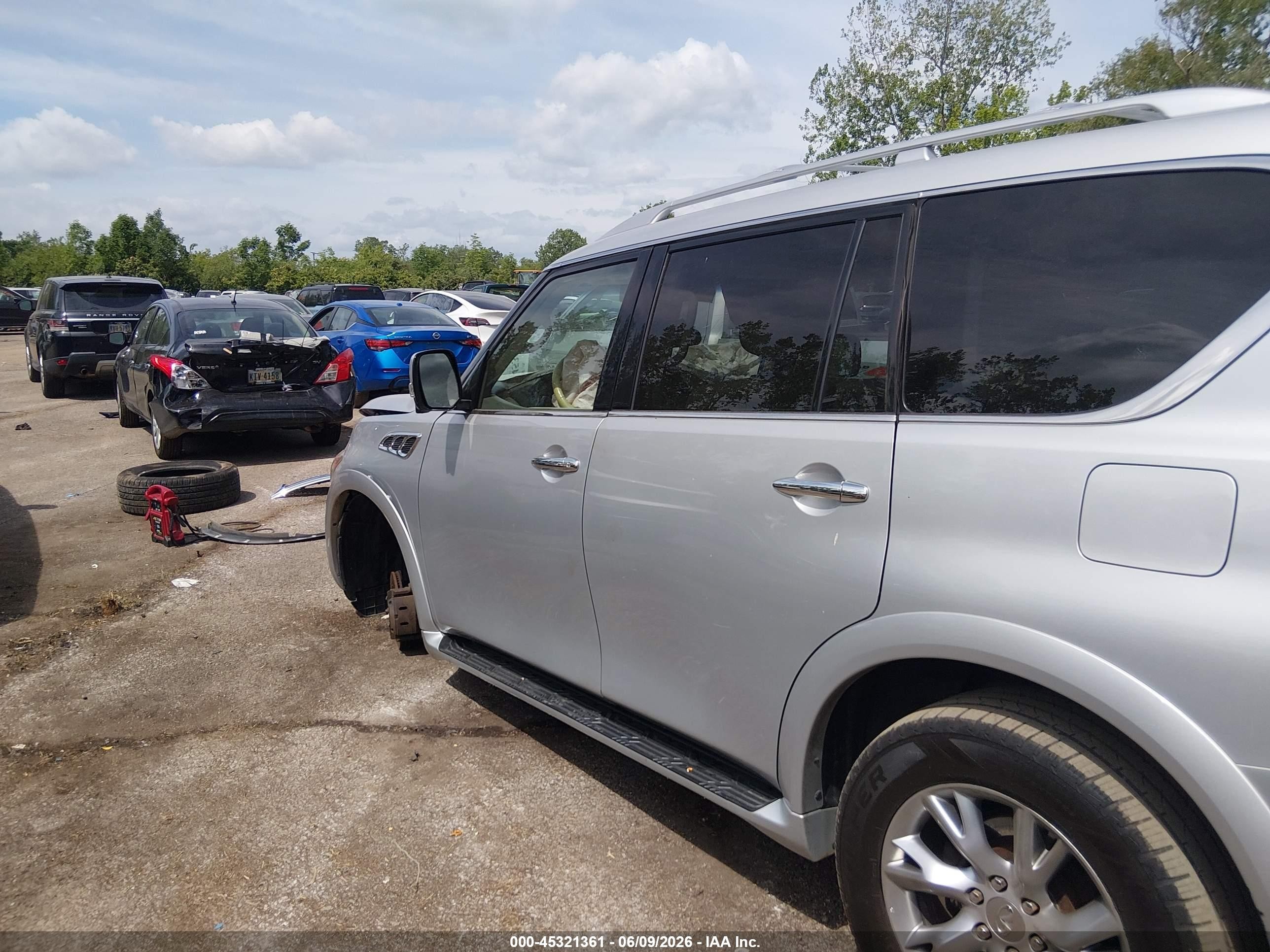 2012 Infiniti Qx56   Серебряный vin: JN8AZ2NE7C9016954