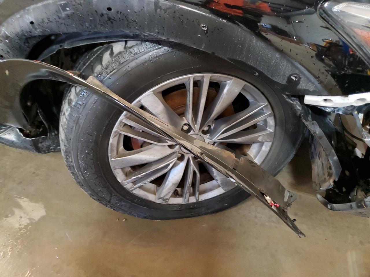 2015 Infiniti Qx80 Base Черный vin: JN8AZ2NE7F9085096 Damage: Right Front Tire, Worn, Replacement Required
