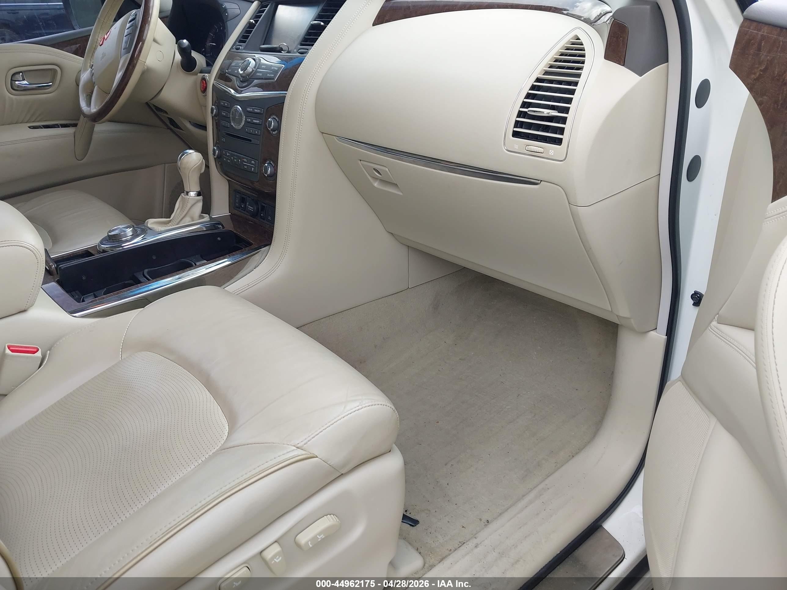 2015 Infiniti Qx80   Beige vin: JN8AZ2NE8F9080375