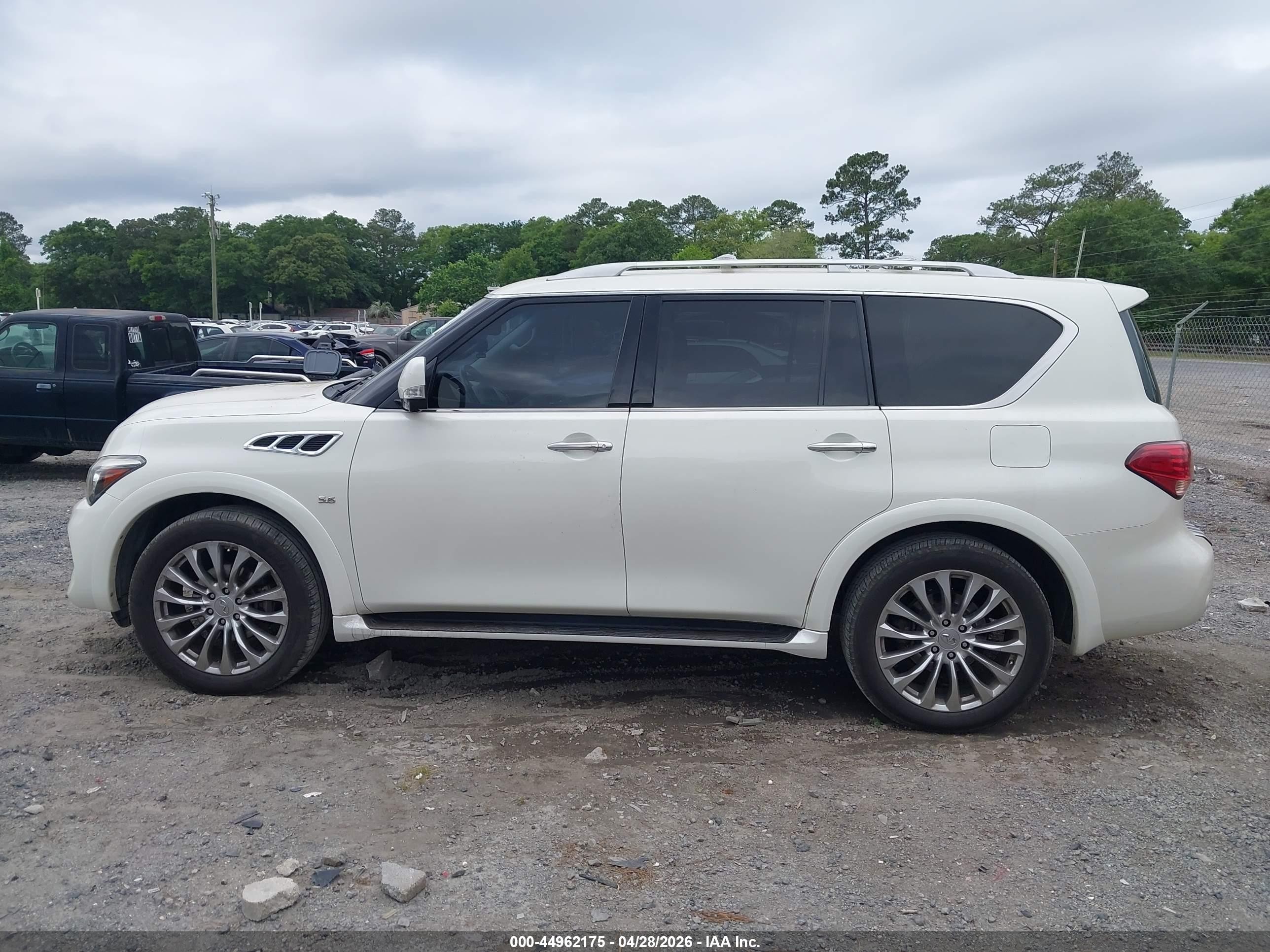 2015 Infiniti Qx80   Beige vin: JN8AZ2NE8F9080375