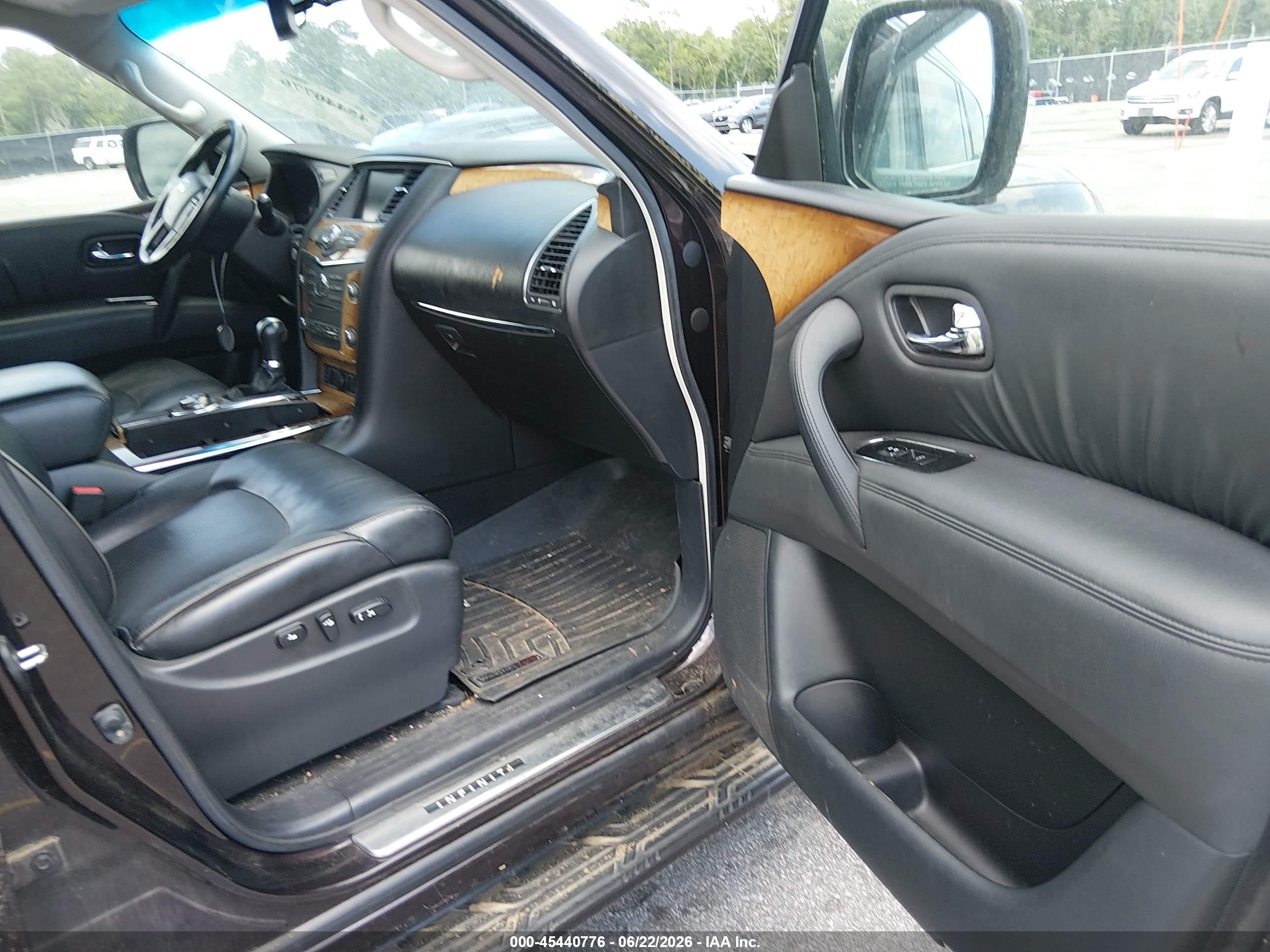 2011 Infiniti Qx56   Коричневый vin: JN8AZ2NEXB9003811
