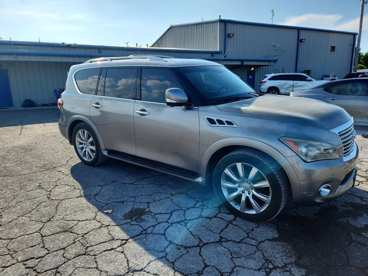 2011 Infiniti Qx56 Base Silver vin: JN8AZ2NF3B9504239
