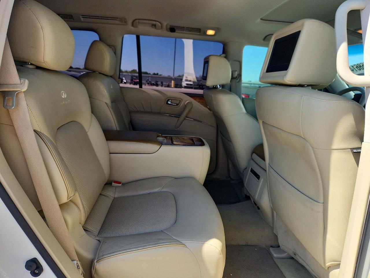2011 Infiniti Qx56 Base White vin: JN8AZ2NF5B9502041