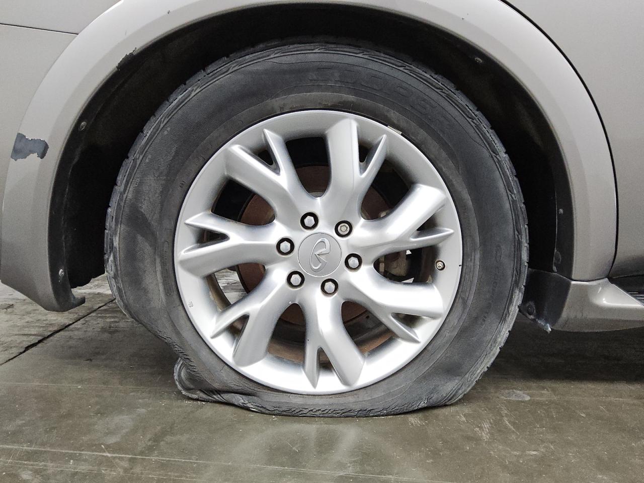 2011 Infiniti Qx56 Base Gray vin: JN8AZ2NF6B9503375 Damage: Right Rear Wheel, Broken, Replacement Required
