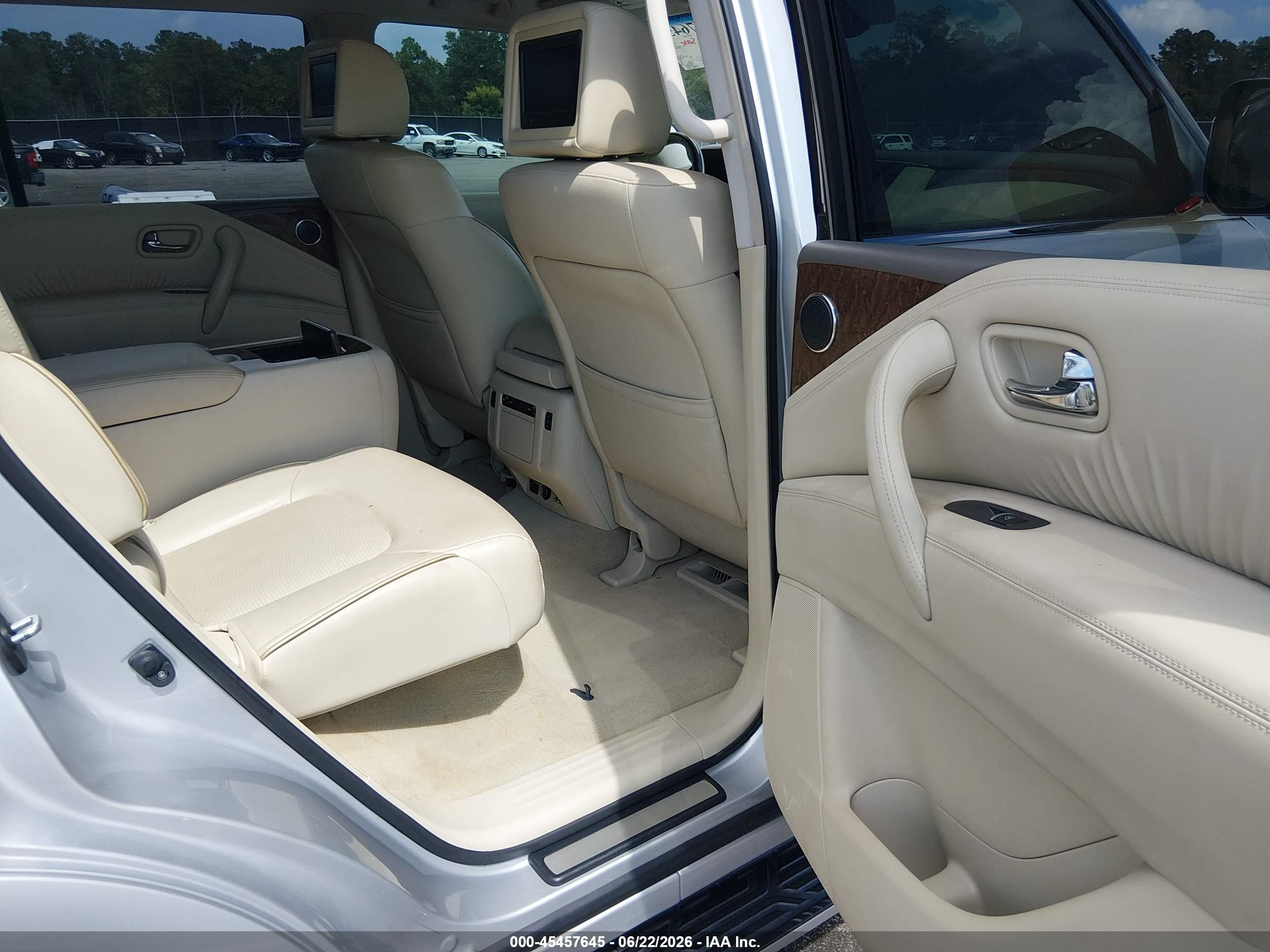 2015 Infiniti Qx80 Серебряный vin: JN8AZ2NF6F9570807