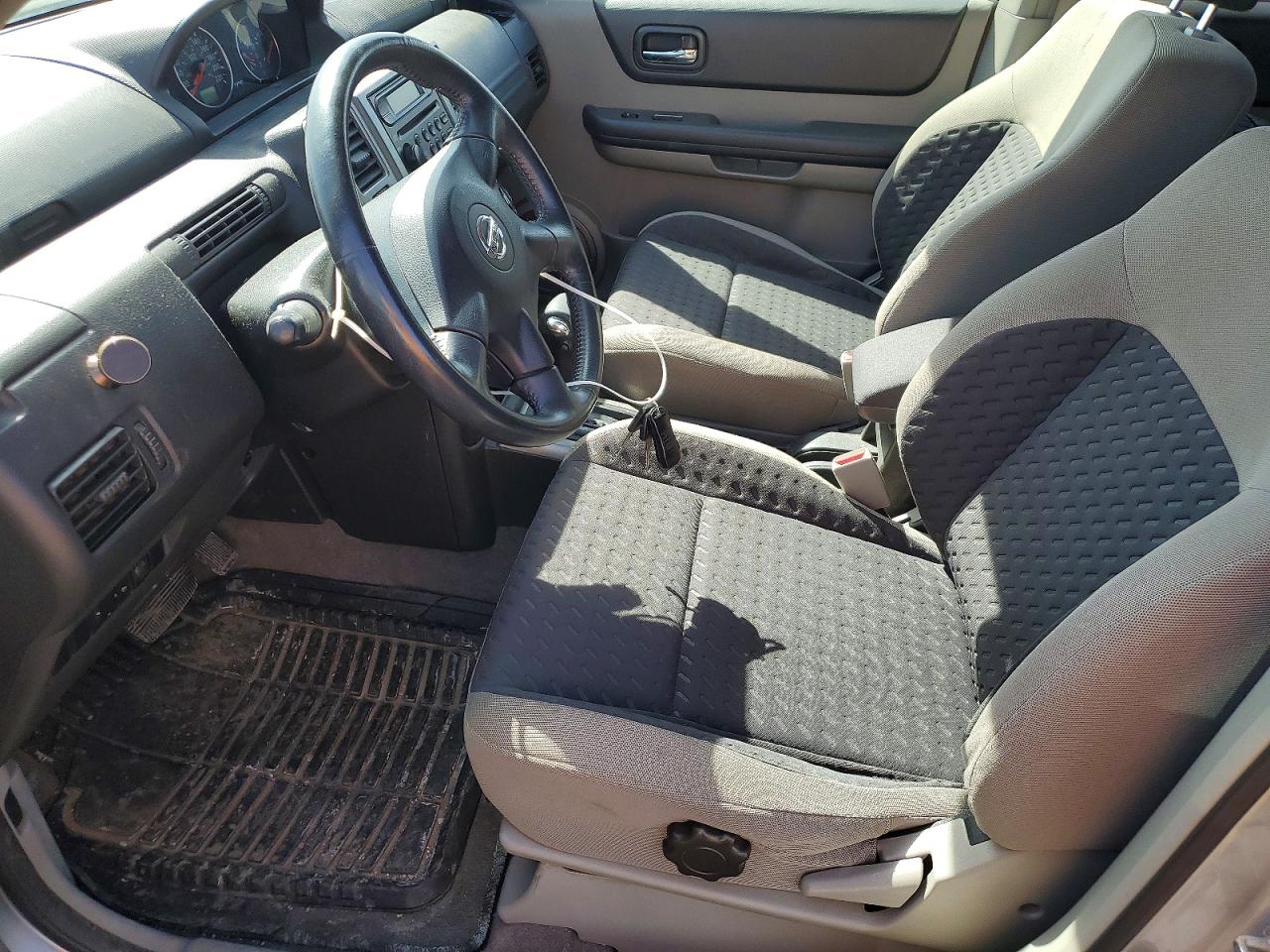 2006 Nissan X-trail Xe Серебряный vin: JN8BT08TX6W102155