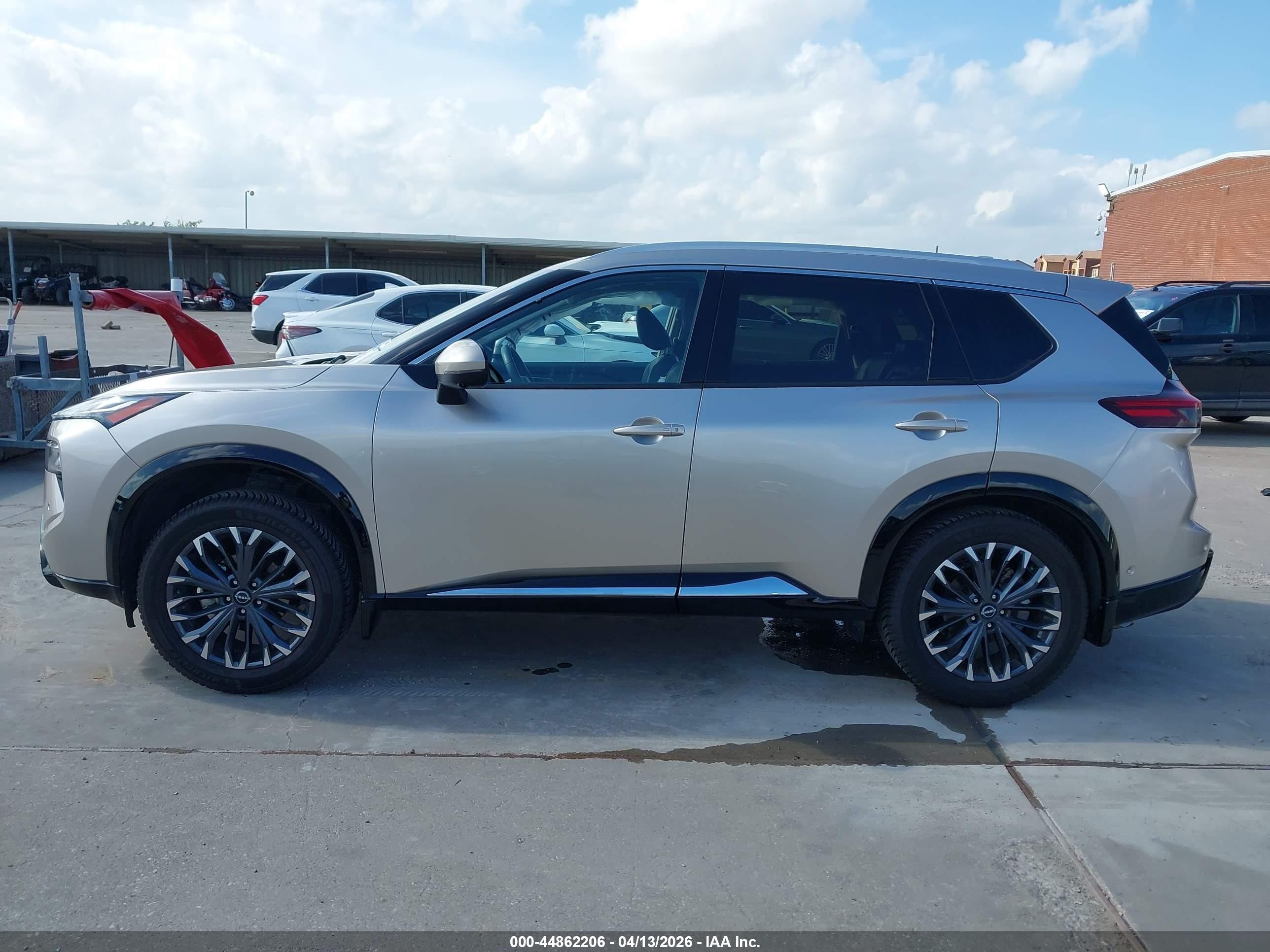 2024 Nissan Rogue Platinum Gold vin: JN8BT3DC5RW382093
