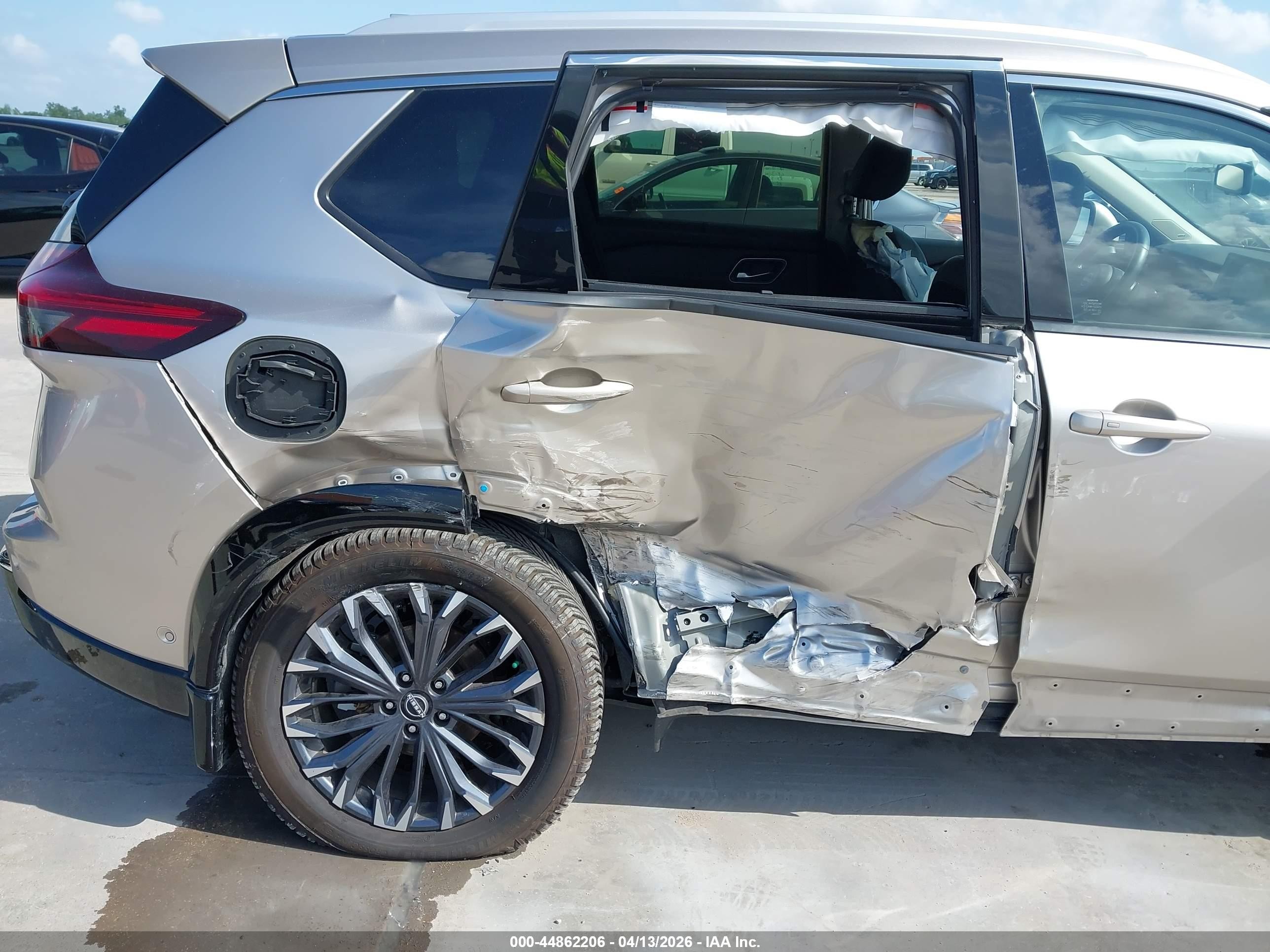2024 Nissan Rogue Platinum Gold vin: JN8BT3DC5RW382093