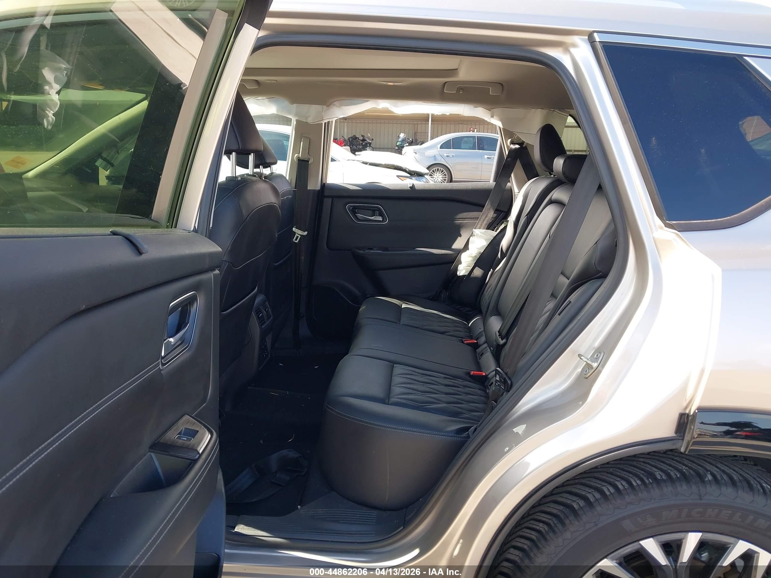 2024 Nissan Rogue Platinum Gold vin: JN8BT3DC5RW382093