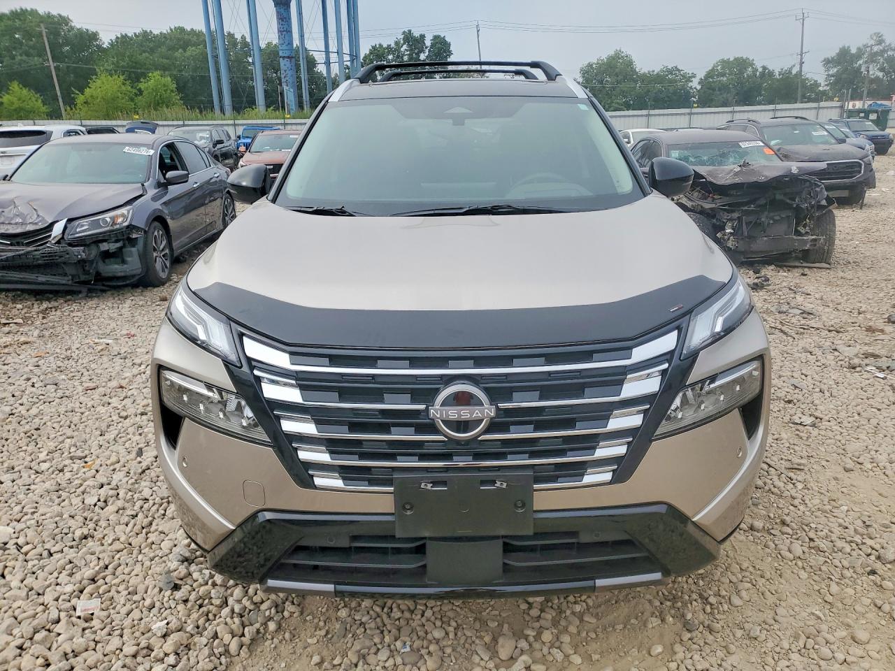 2025 Nissan Rogue Platinum Gold vin: JN8BT3DDXSW470247