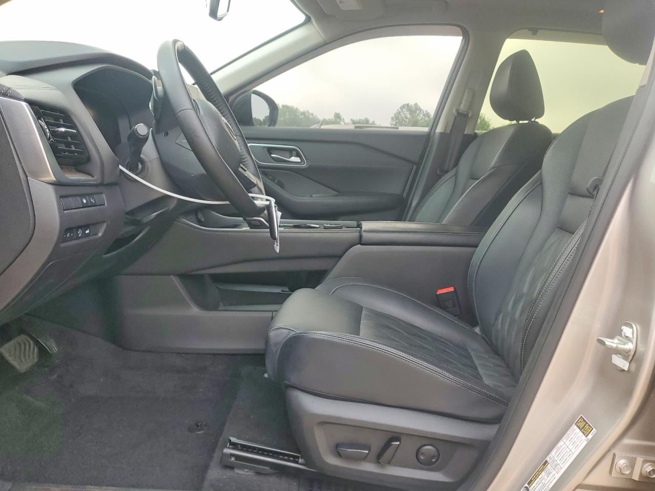 2025 Nissan Rogue Platinum Gold vin: JN8BT3DDXSW470247