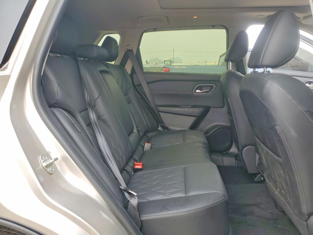 2025 Nissan Rogue Platinum Gold vin: JN8BT3DDXSW470247