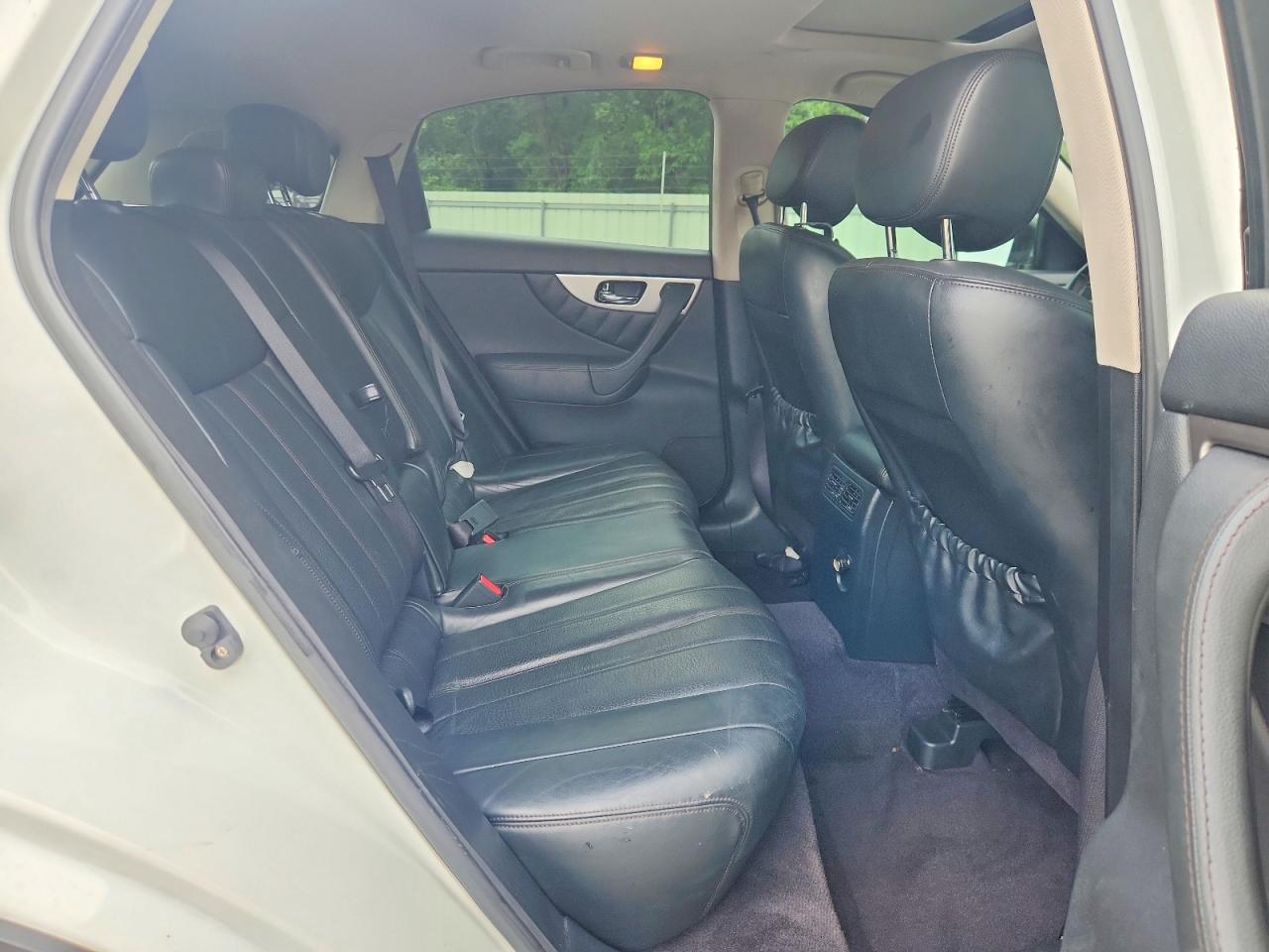 2015 Infiniti Qx70 Base White vin: JN8CS1MU8FM380513