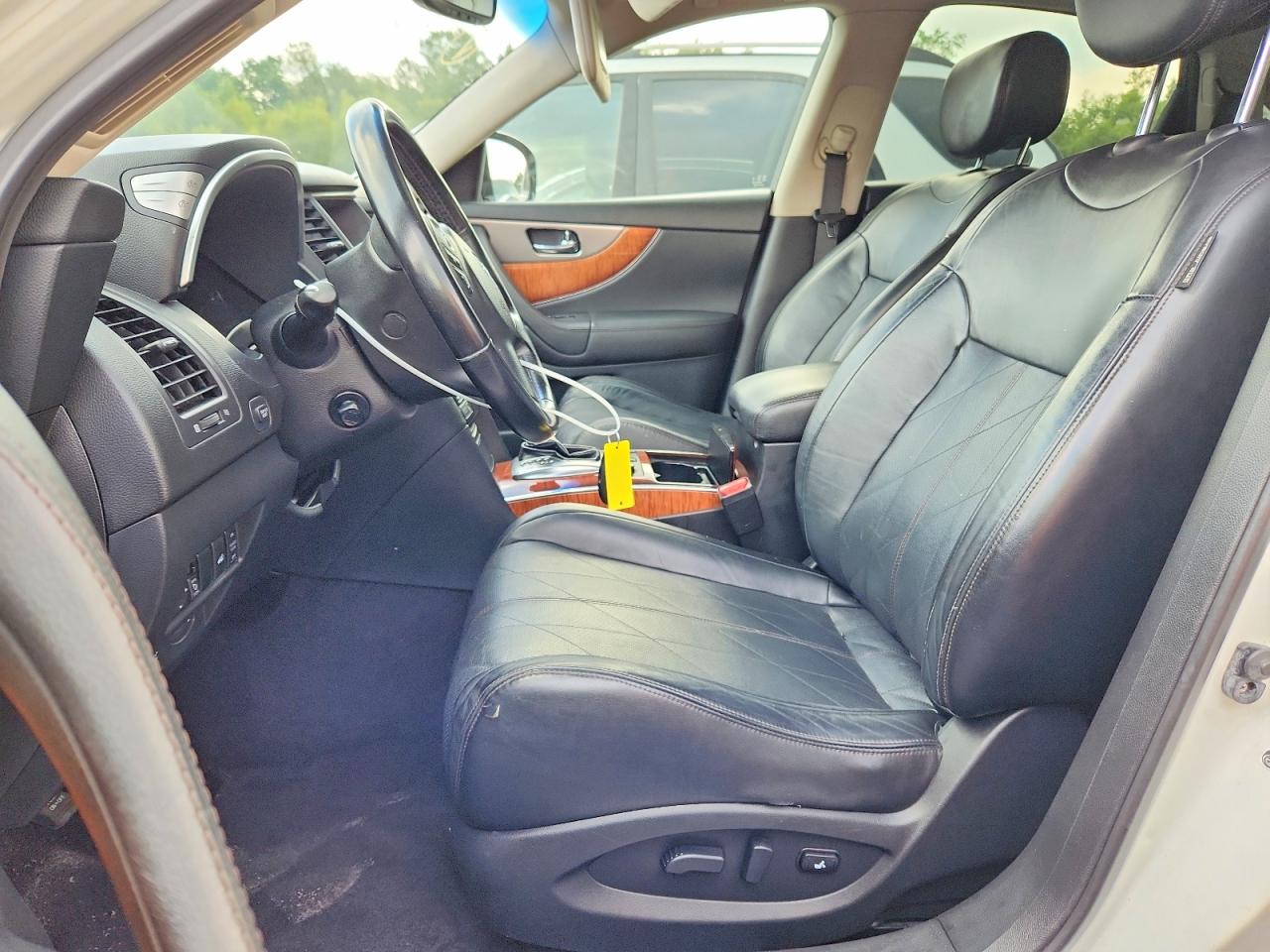 2015 Infiniti Qx70 Base White vin: JN8CS1MW7FM481625