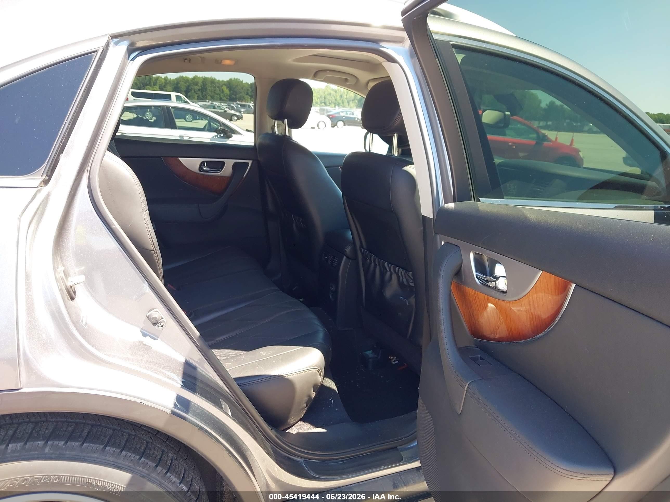 2015 Infiniti Qx70 Silver vin: JN8CS1MW9FM483196