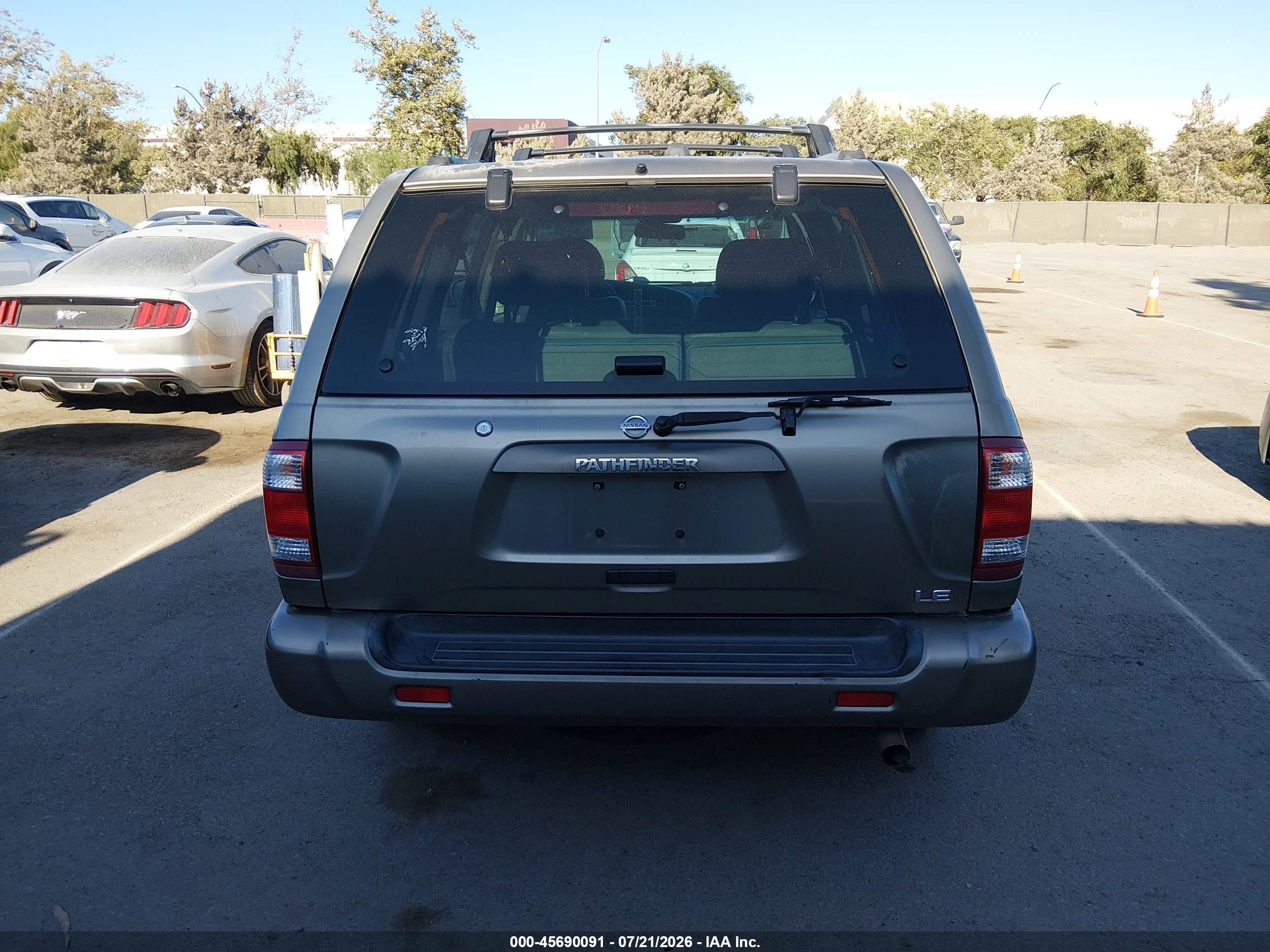 2004 Nissan Pathfinder Le Platinum Gray vin: JN8DR09X54W808908