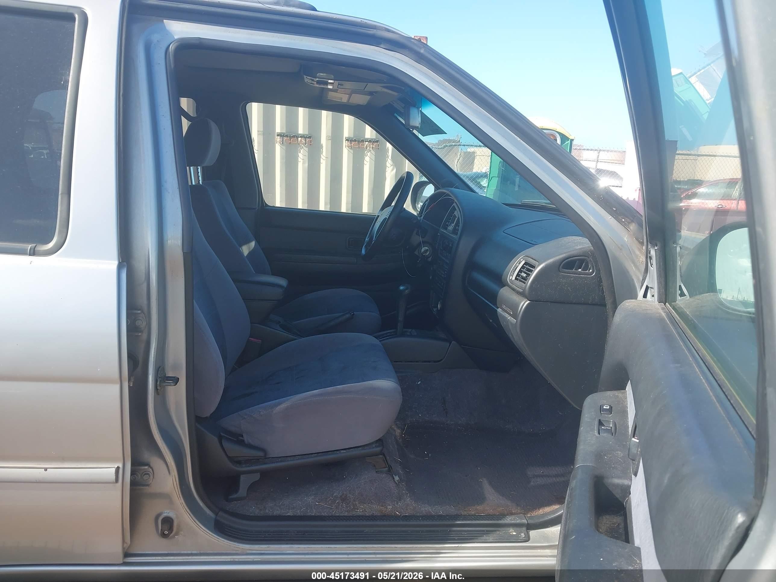 2001 Nissan Pathfinder Se Серебряный vin: JN8DR09X61W580185
