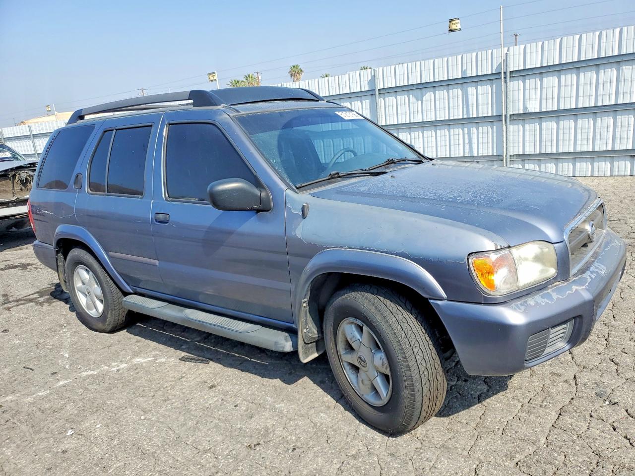 2002 Niss Pathfinder Blue vin: JN8DR09X62W652410