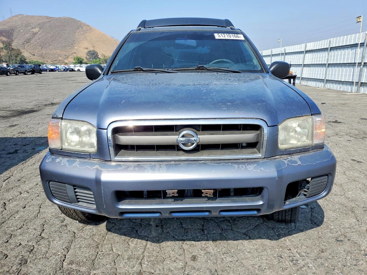 2002 Niss Pathfinder Blue vin: JN8DR09X62W652410